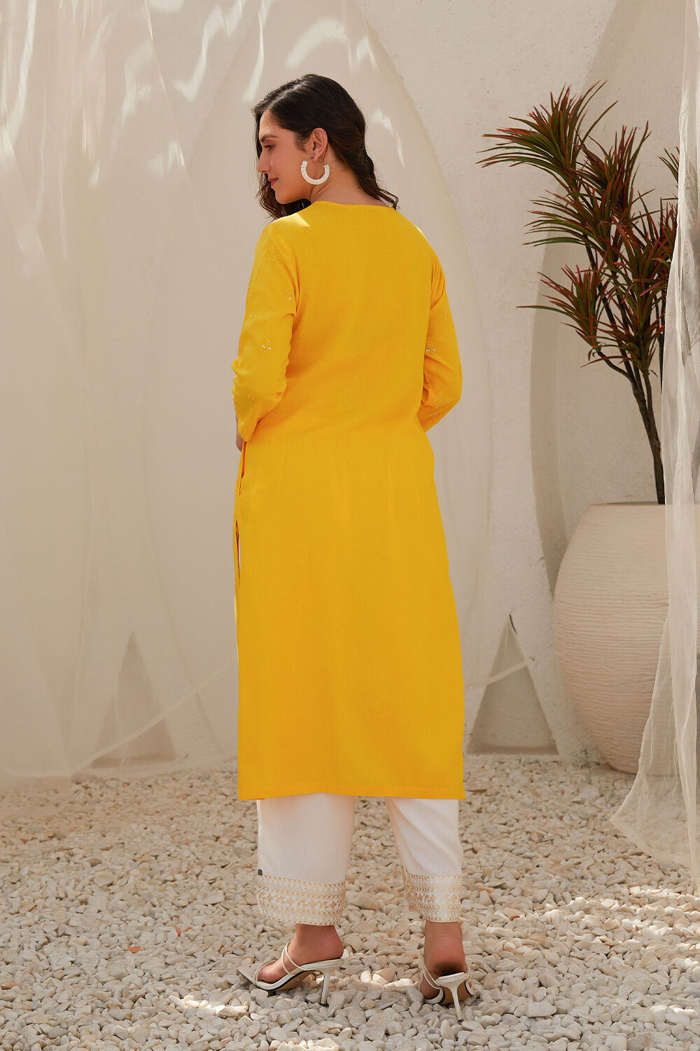 Yellow Rayon Floral Embroidered Straight Kurta image number 3