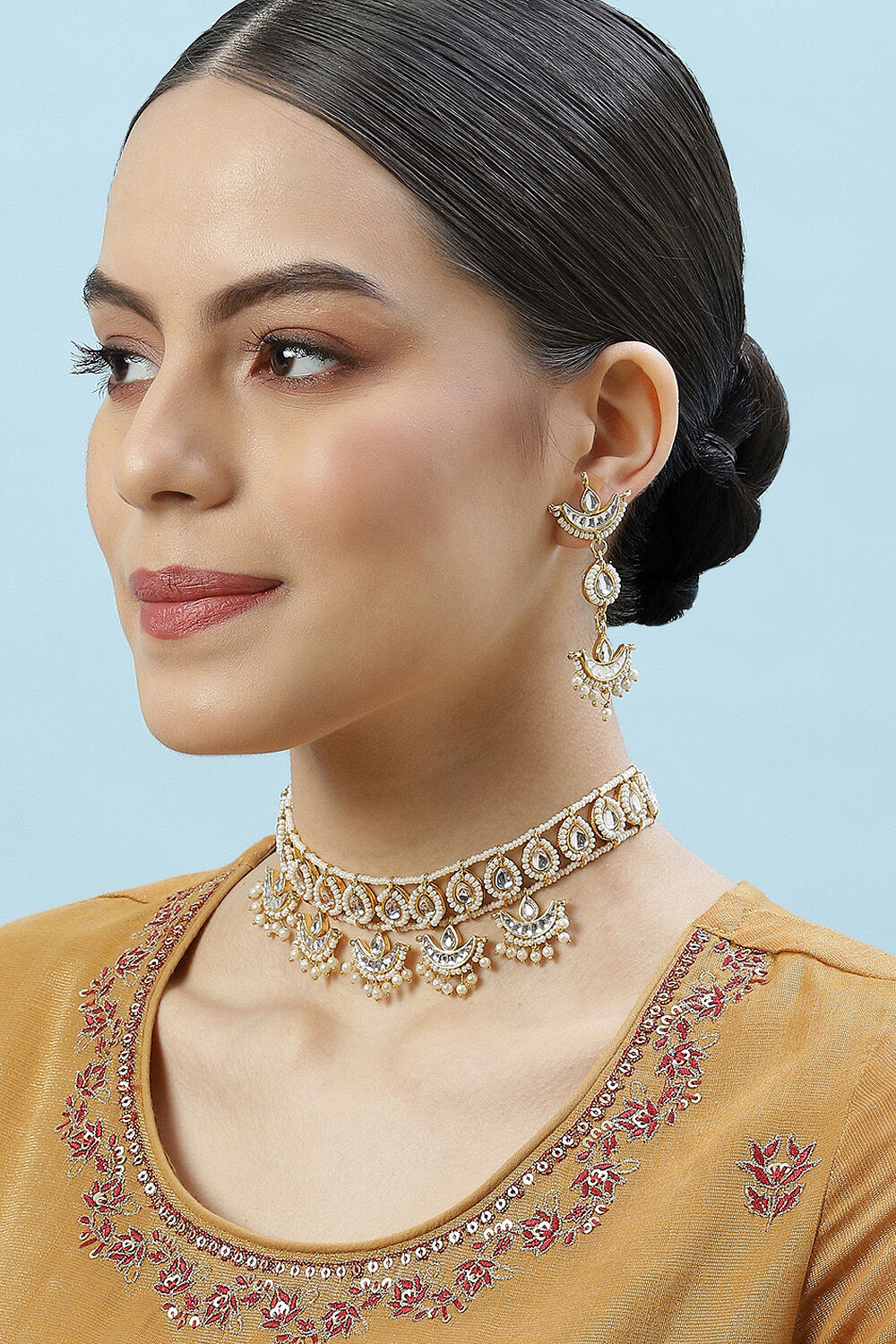 Gold Pearl Brass Necklace Set image number 3