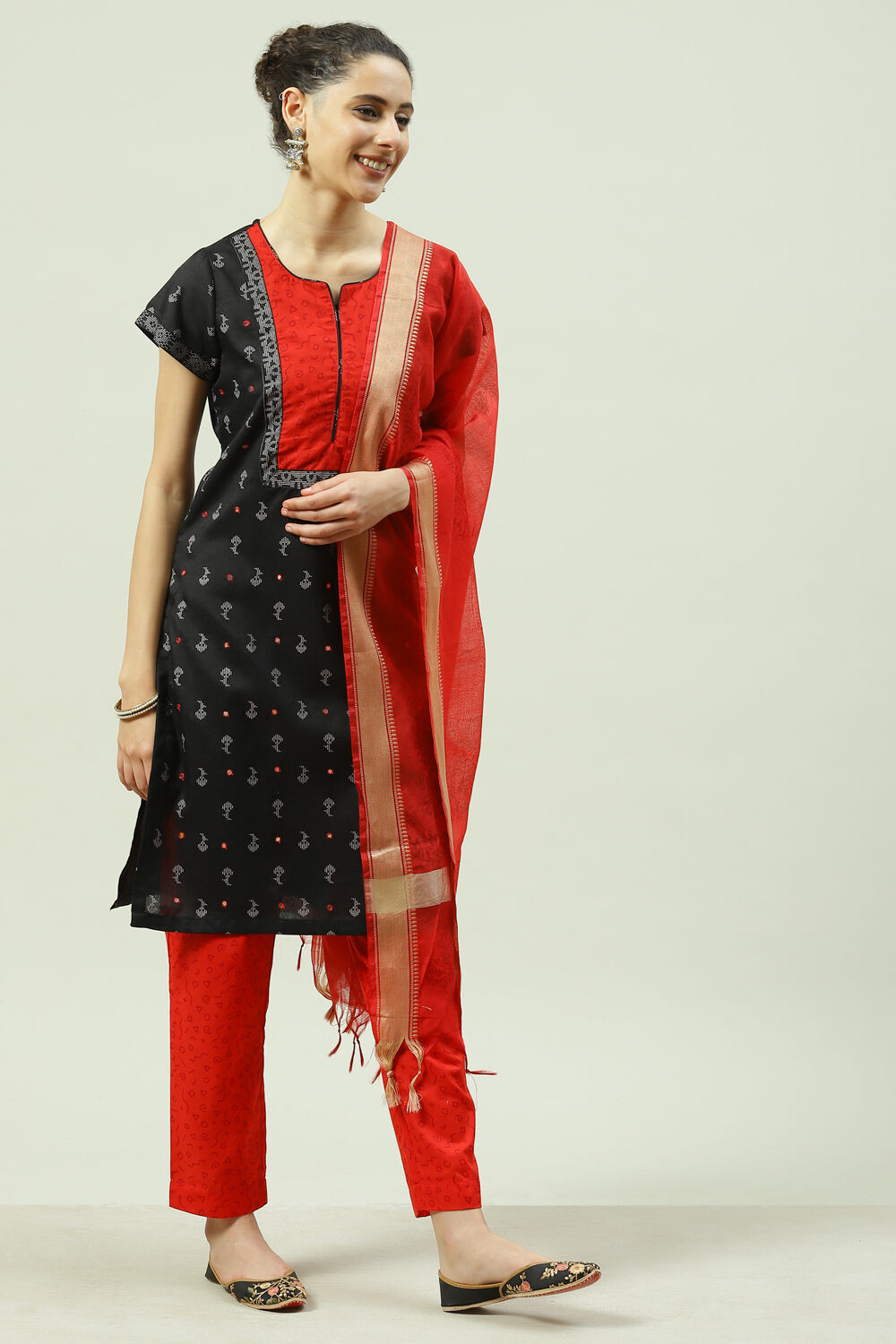 Black Cotton Screen Print Unstitched Suit Set image number 6