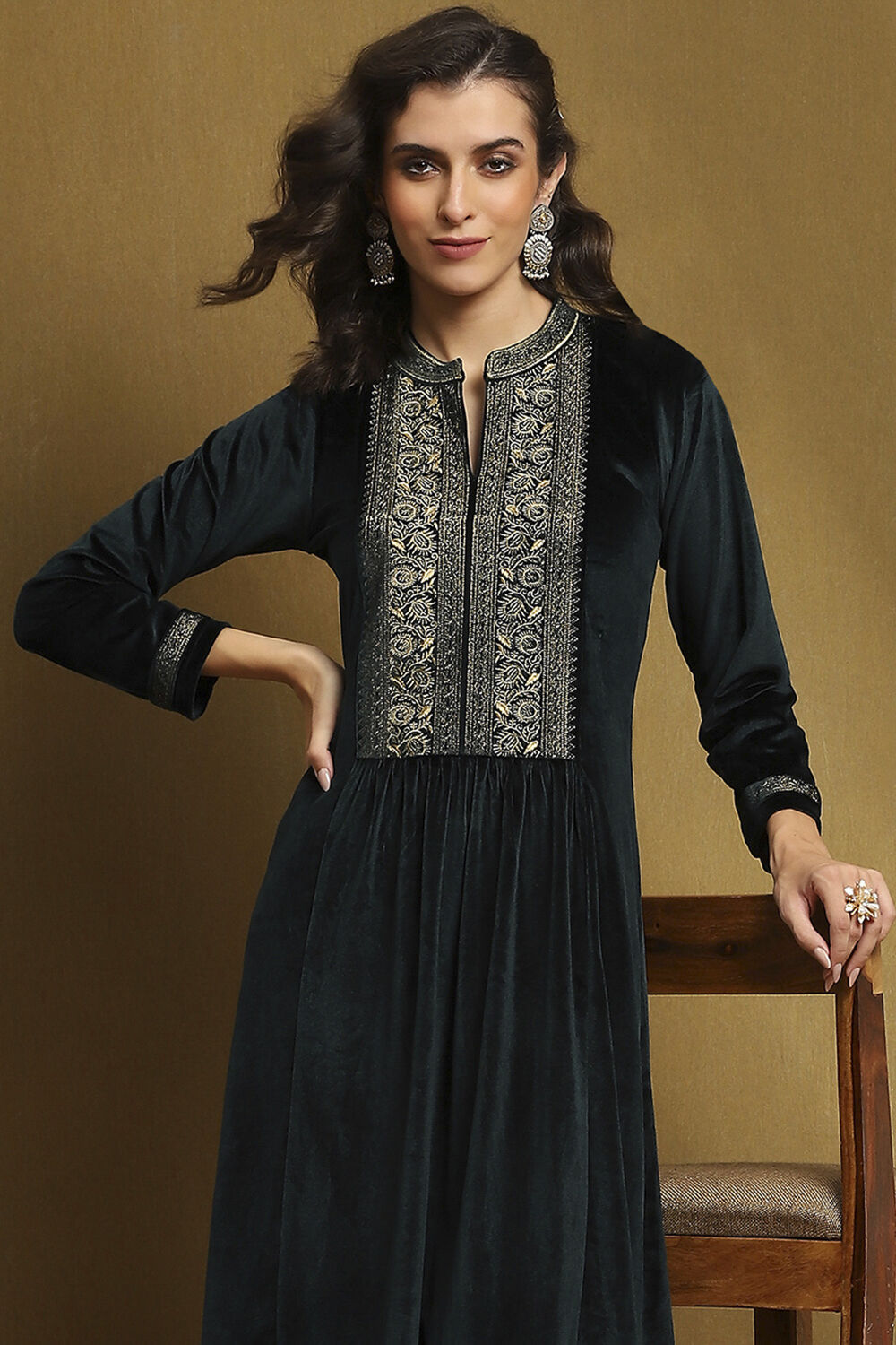 Bottle Green Polyester Straight Suit Set image number 7