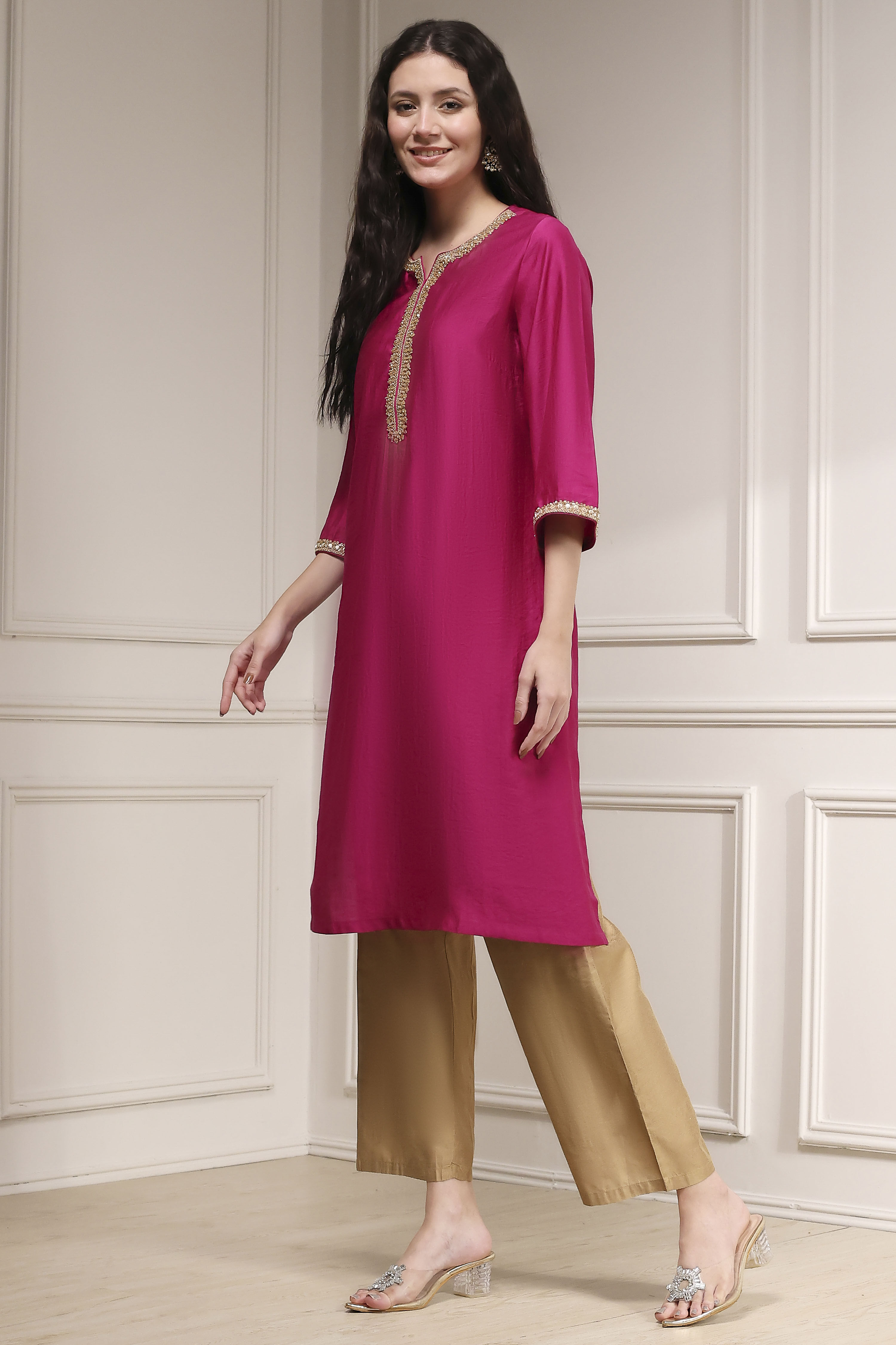 Wine Magenta Solid Straight Kurta image number 2
