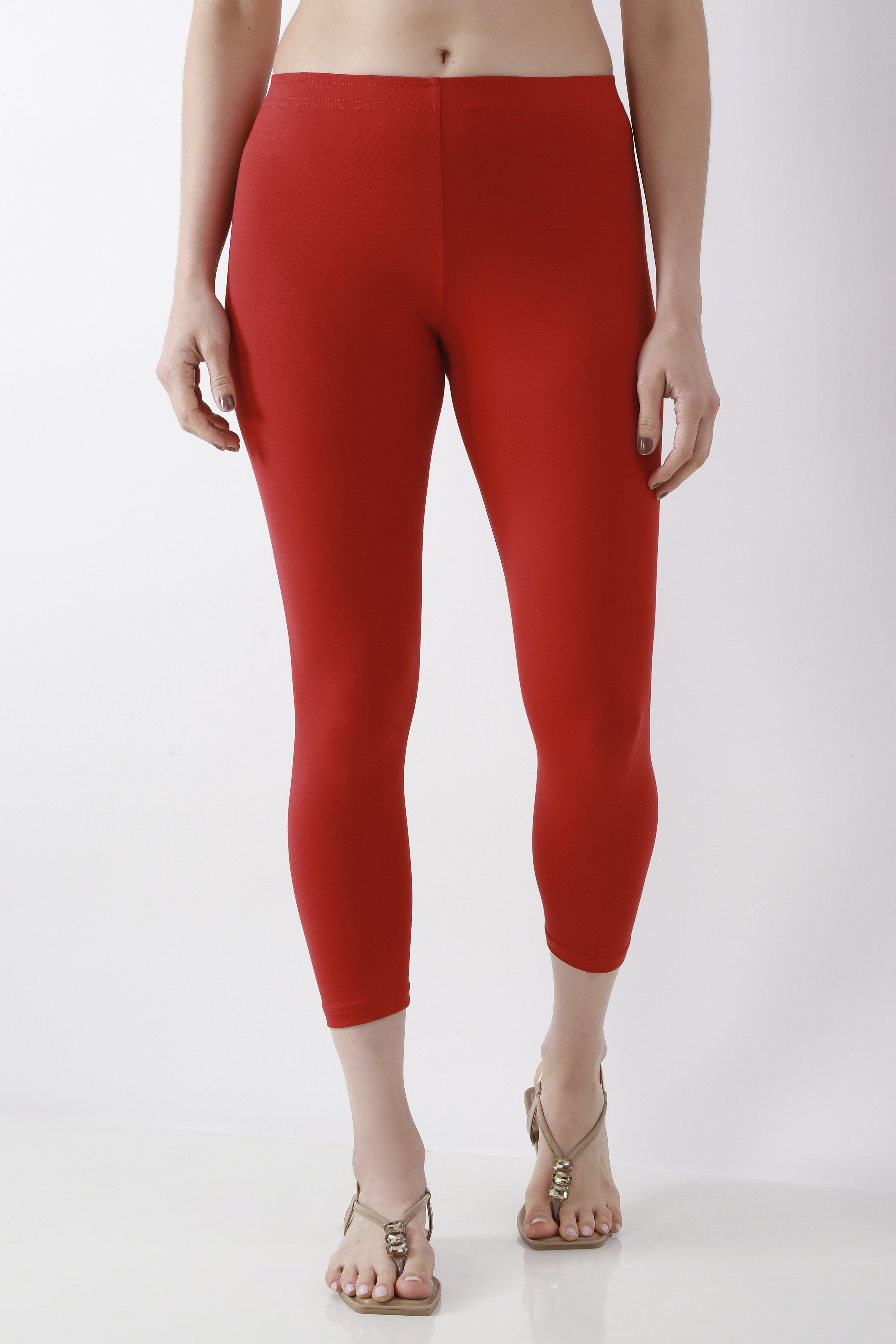 Maroon Cotton Lycra Solid Fitted Cropped Leggings image number 4