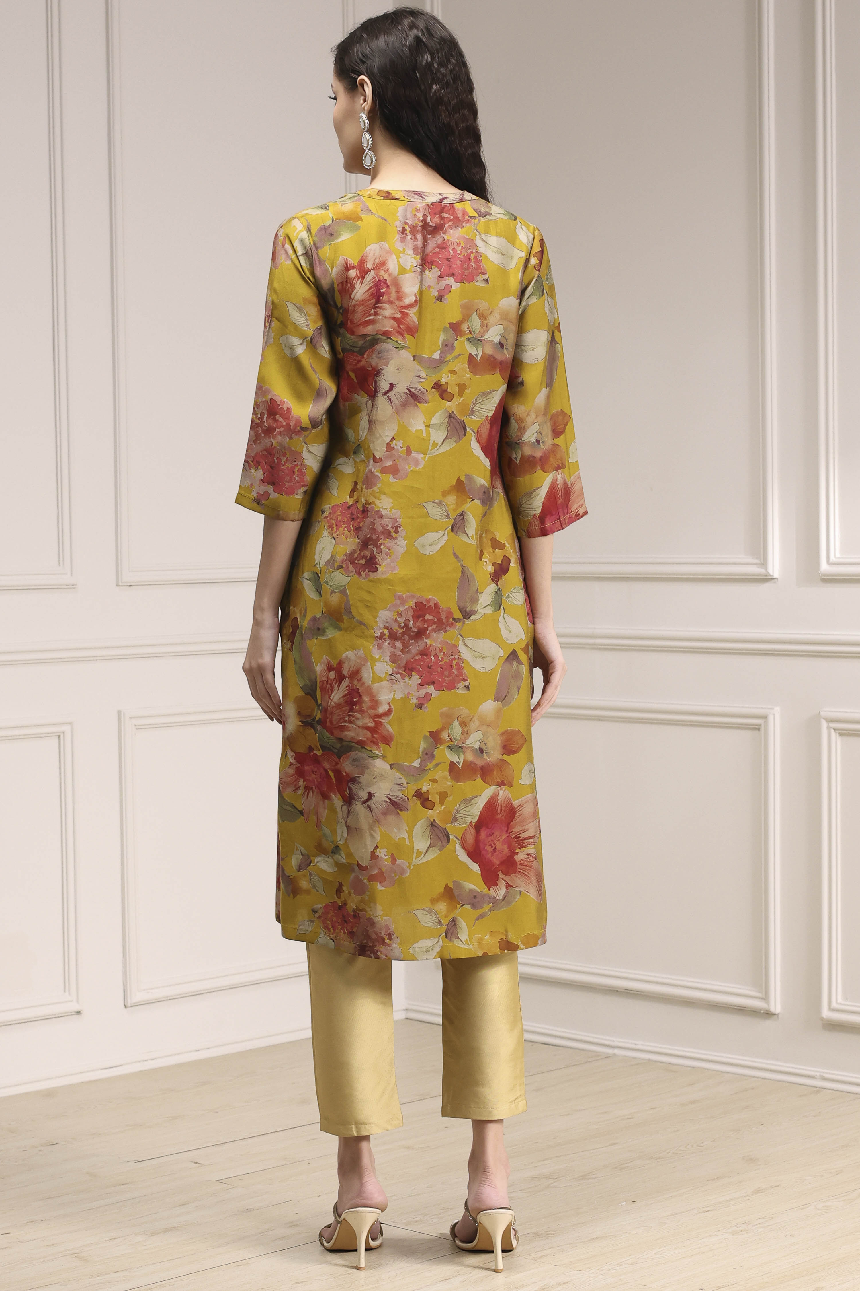 Yellow Floral Printed Straight Kurta image number 3