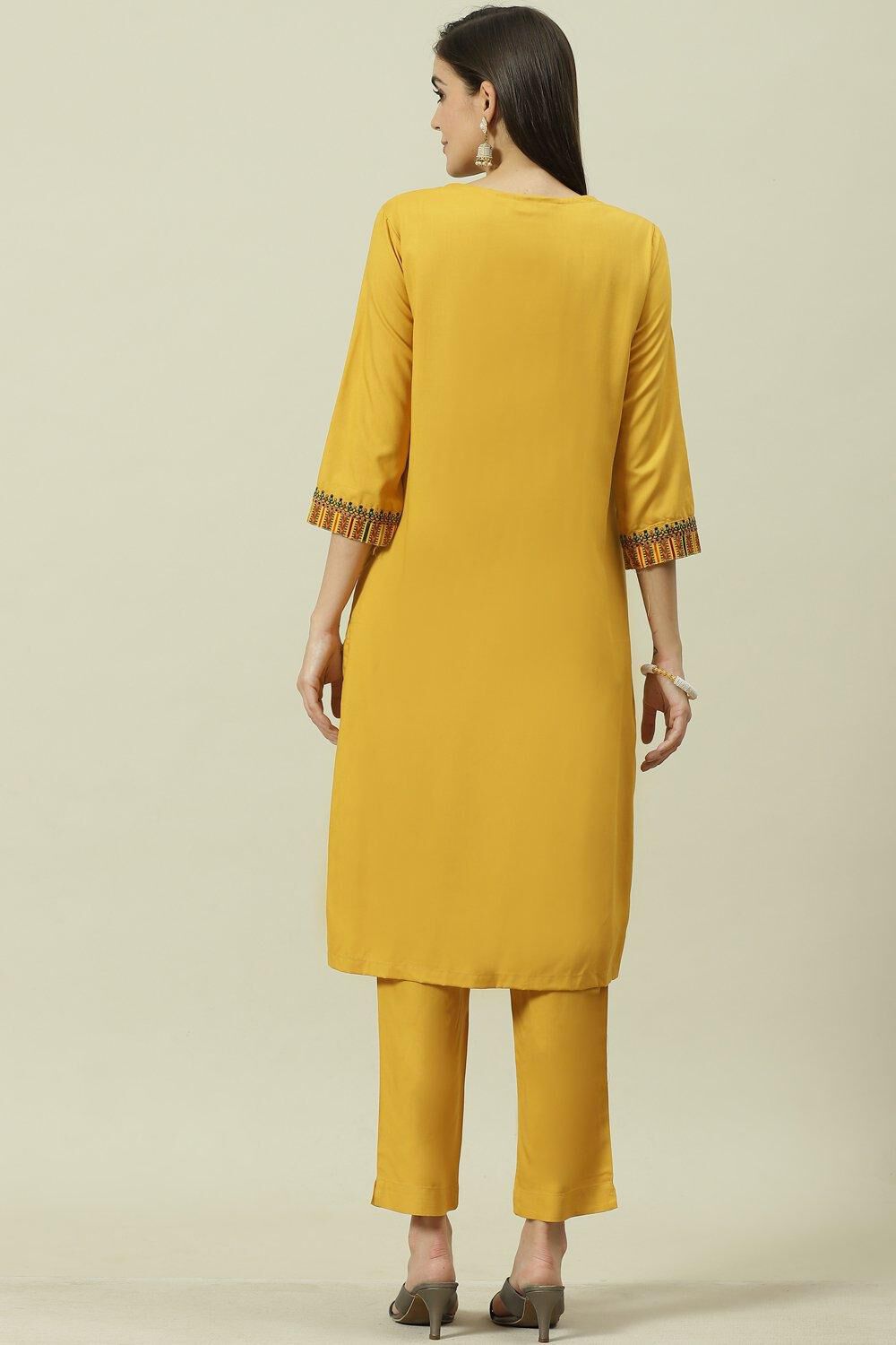 Yellow Solid LIVA Straight Kurta Regular Pant Suit Set image number 4