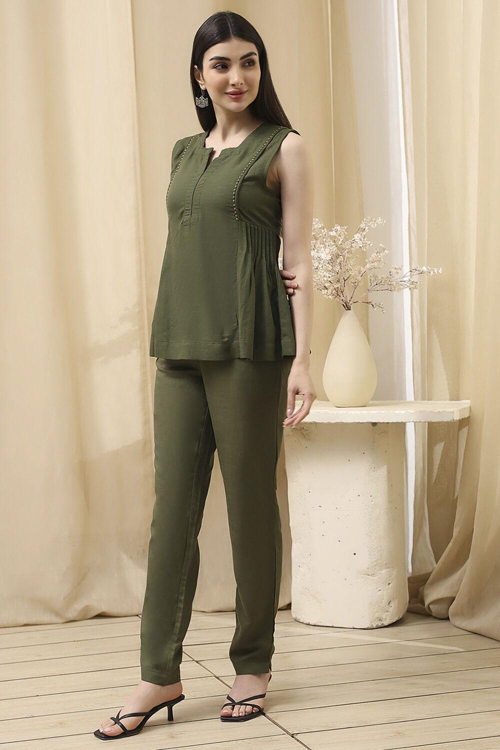 Olive Green Solid Straight Co-ord Set image number 4