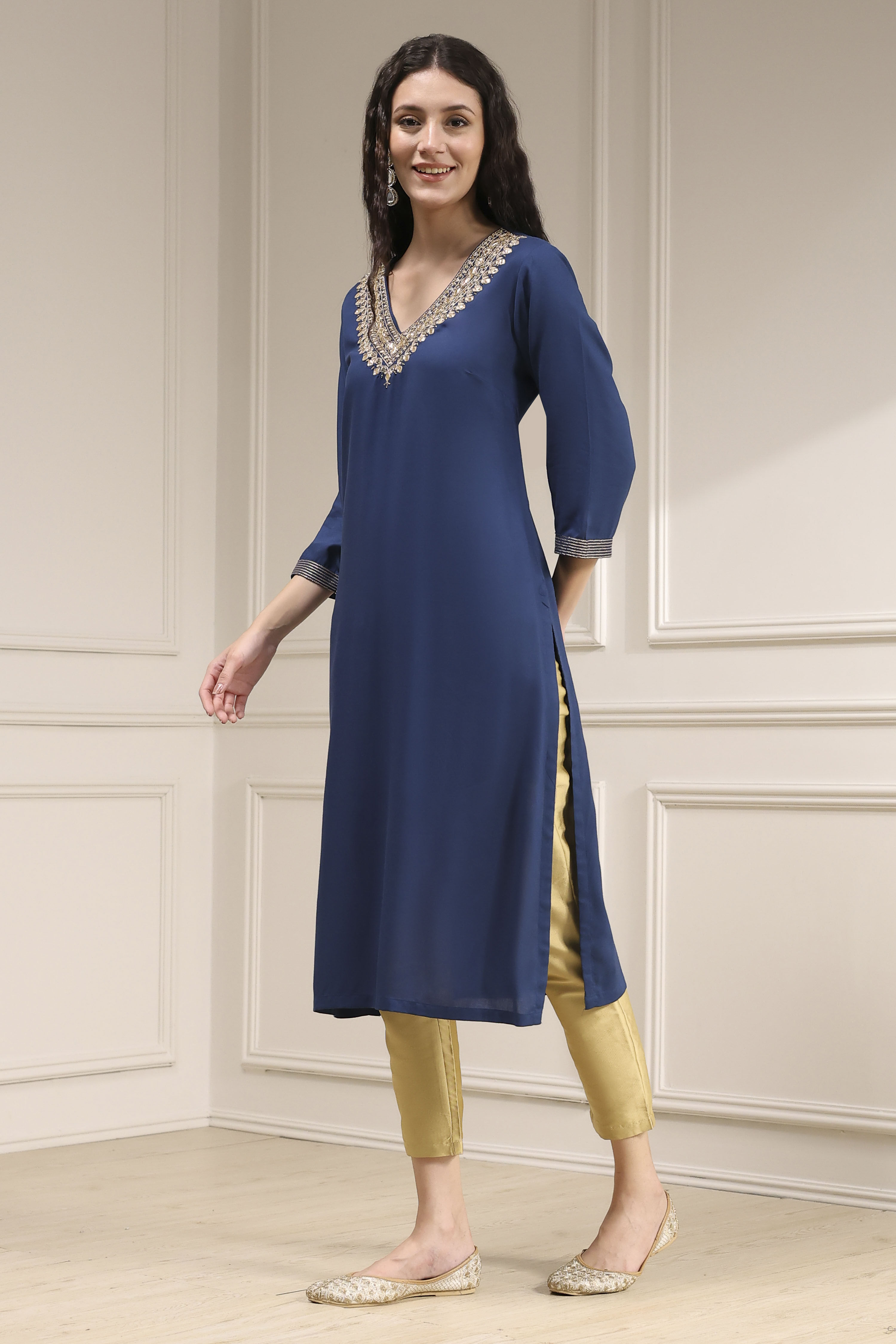 Red Solid Straight Kurta image number 2