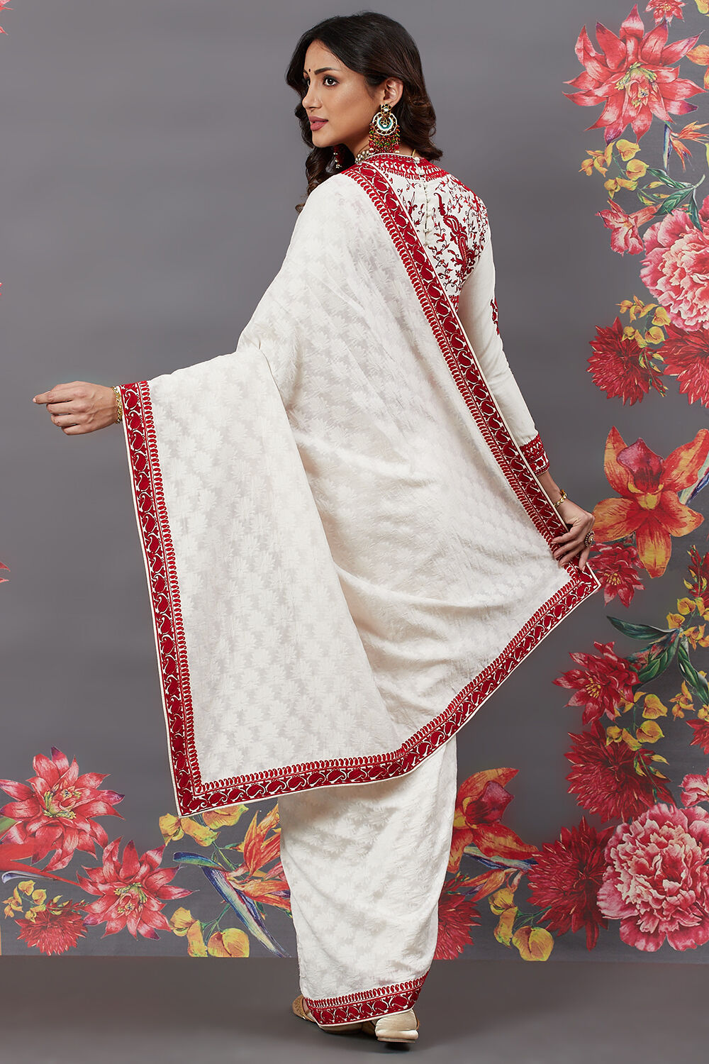 Off White Chanderi Silk Solid Saree With Blouse image number 4