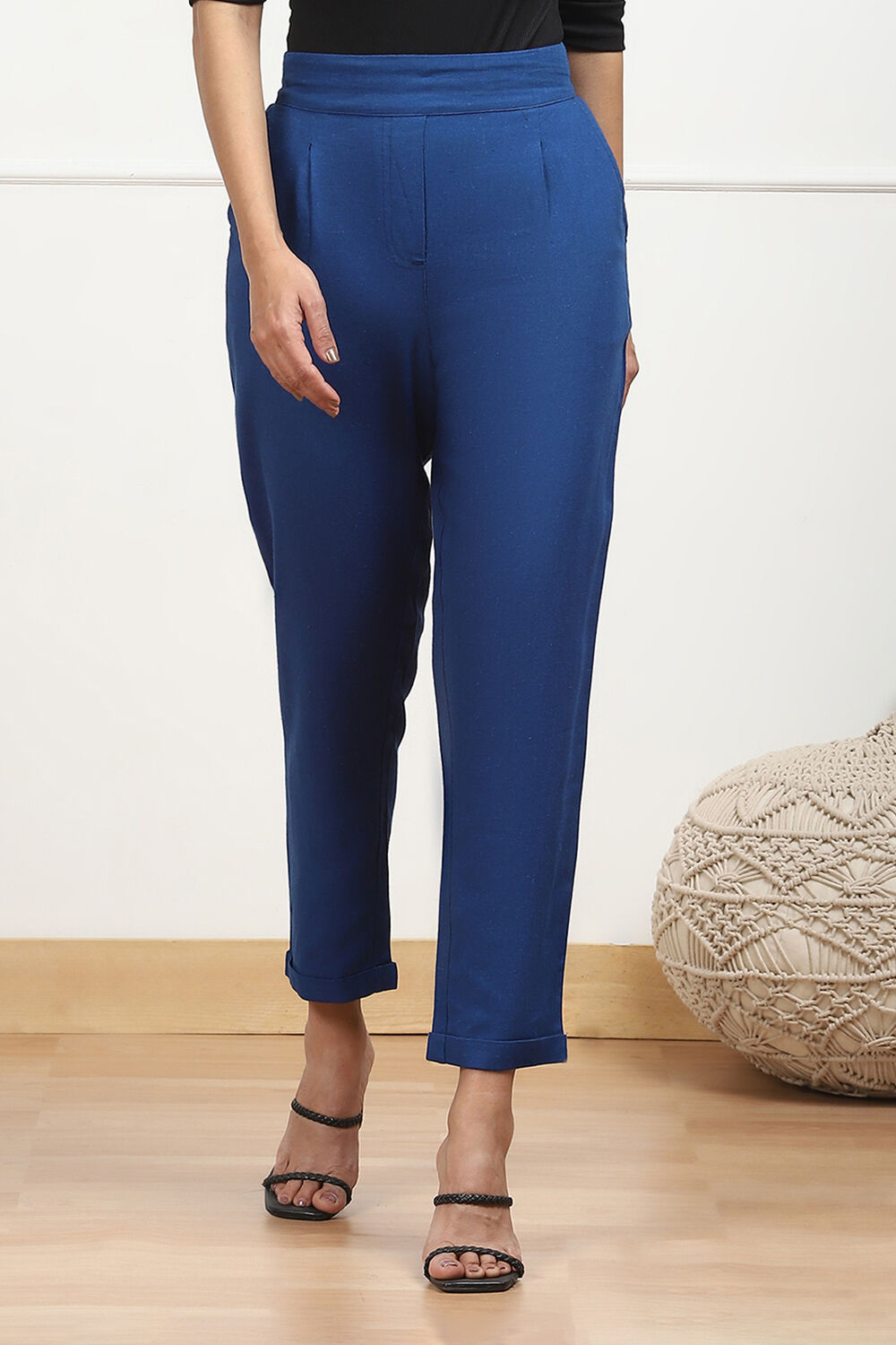 Electric Blue Solid Tapered Relaxed Fit Pants image number 4