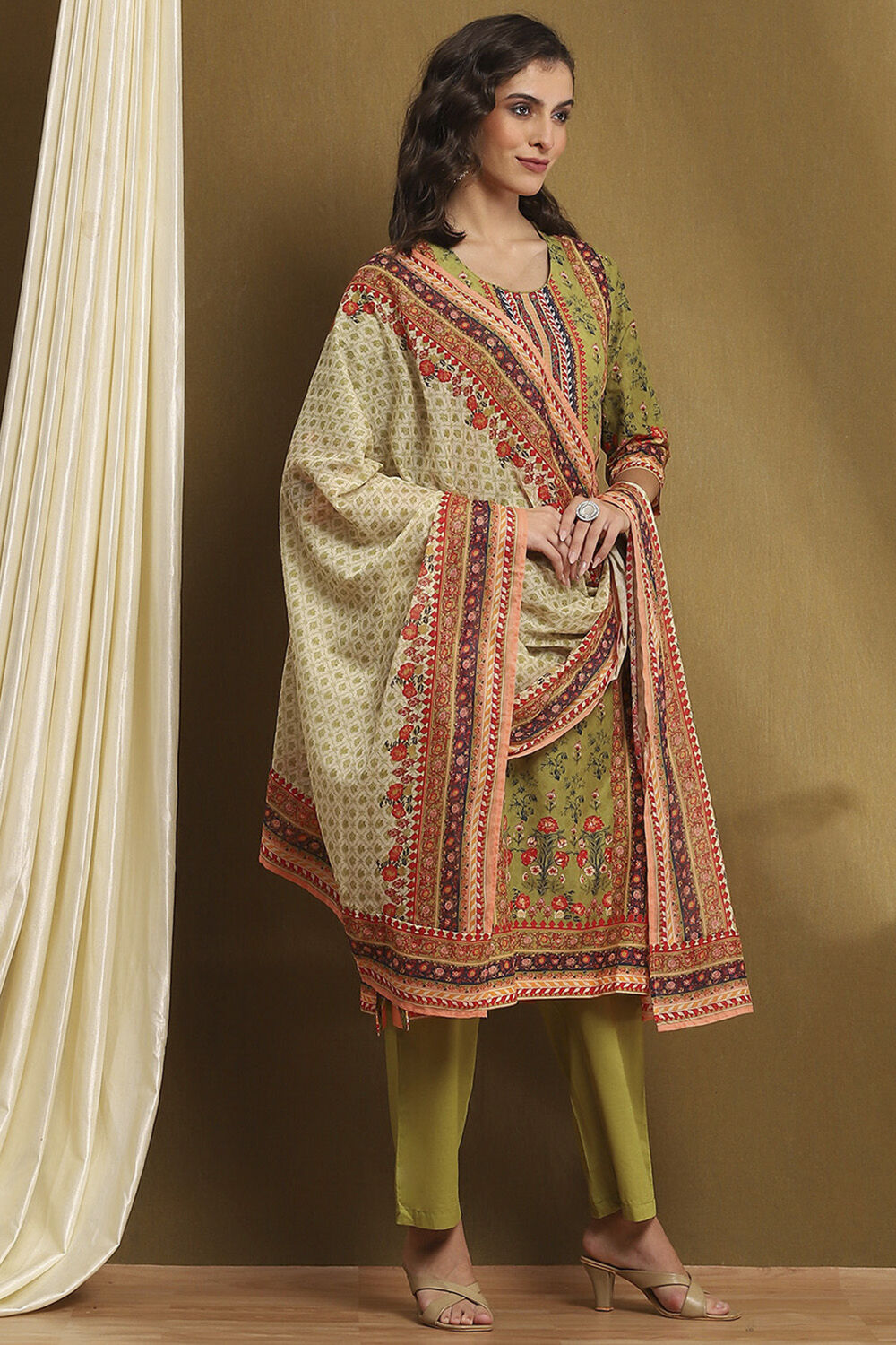 Moss Green Cotton Floral Printed Straight Suit Set image number 5