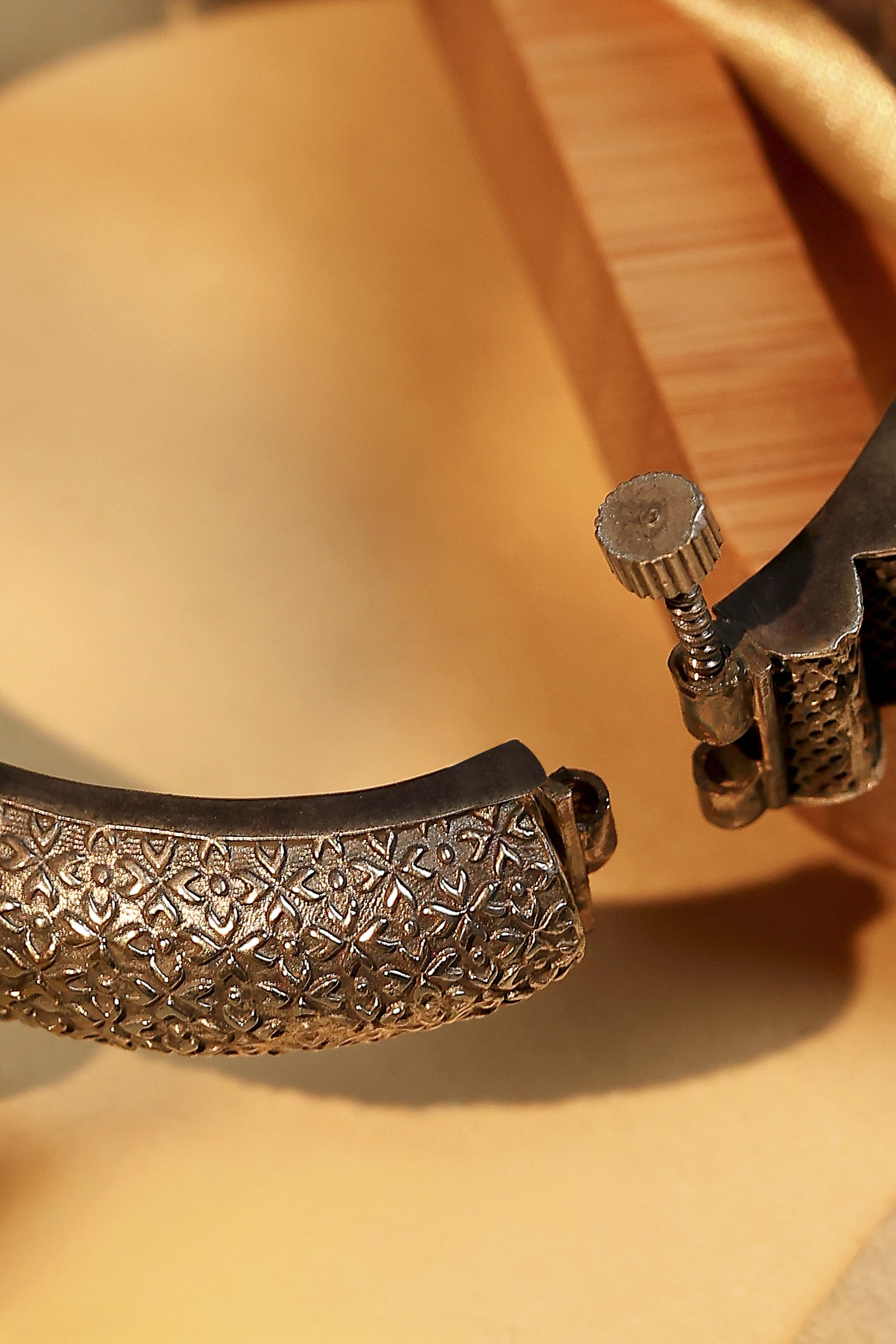 Oxid Gold Brass Bangles image number 4