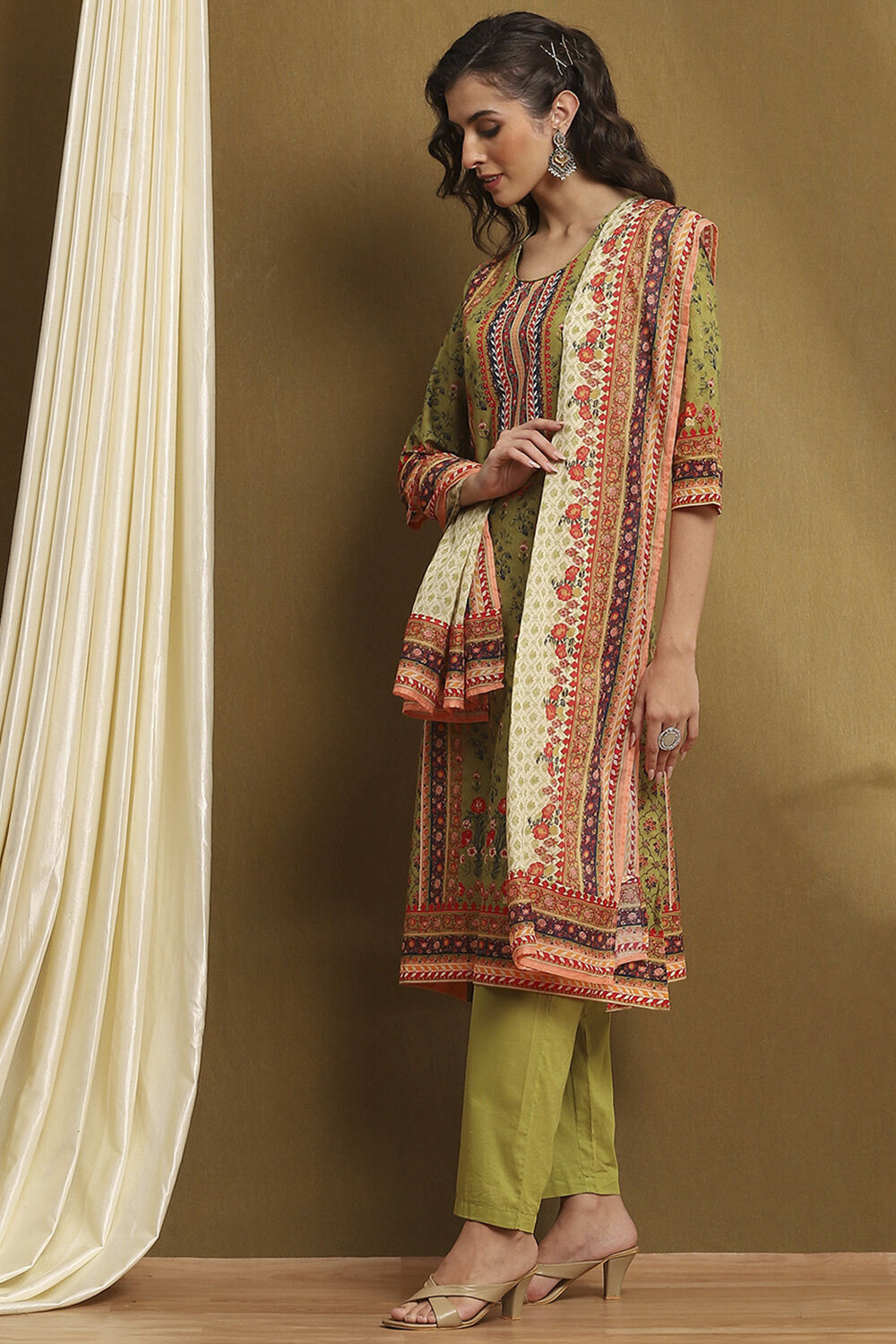 Moss Green Cotton Floral Printed Straight Suit Set image number 3