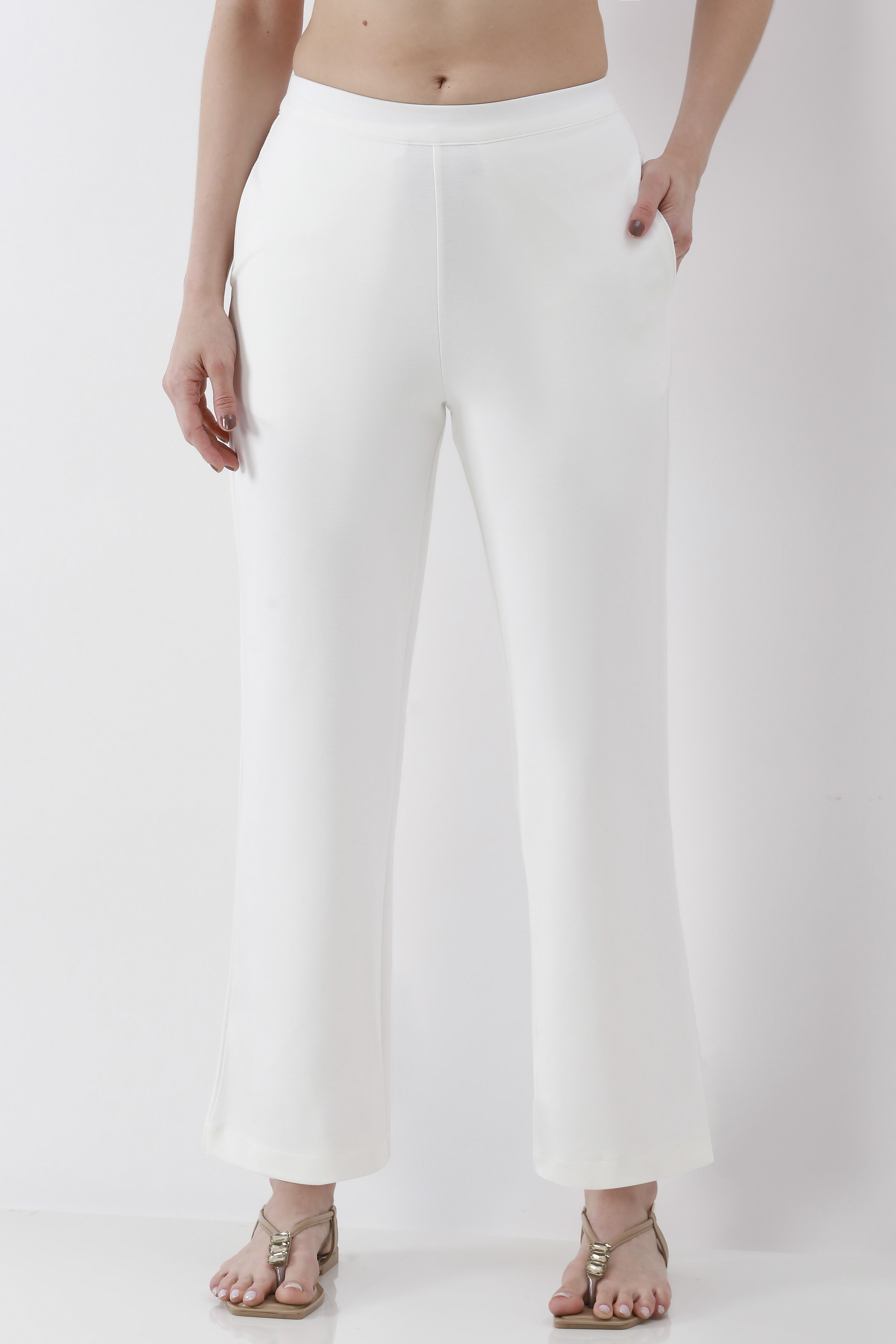 White Solid Wide Leg Pants image number 4