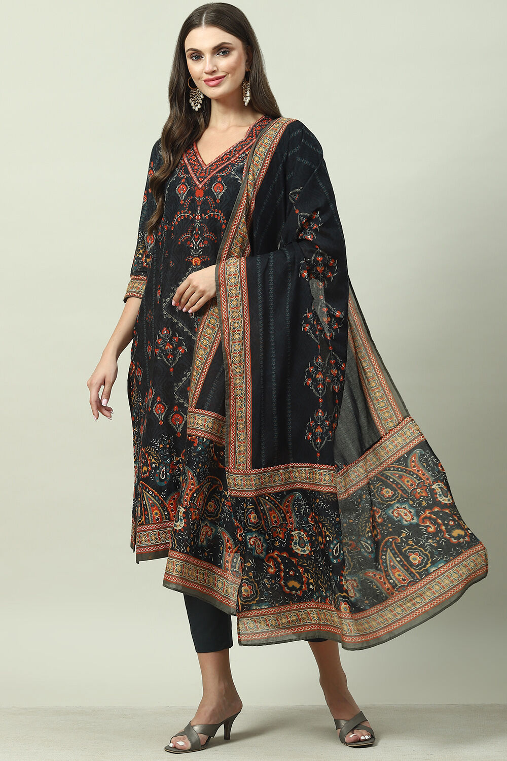 Charcoal Cotton Straight Kurta Slim Pant Suit Set image number 5