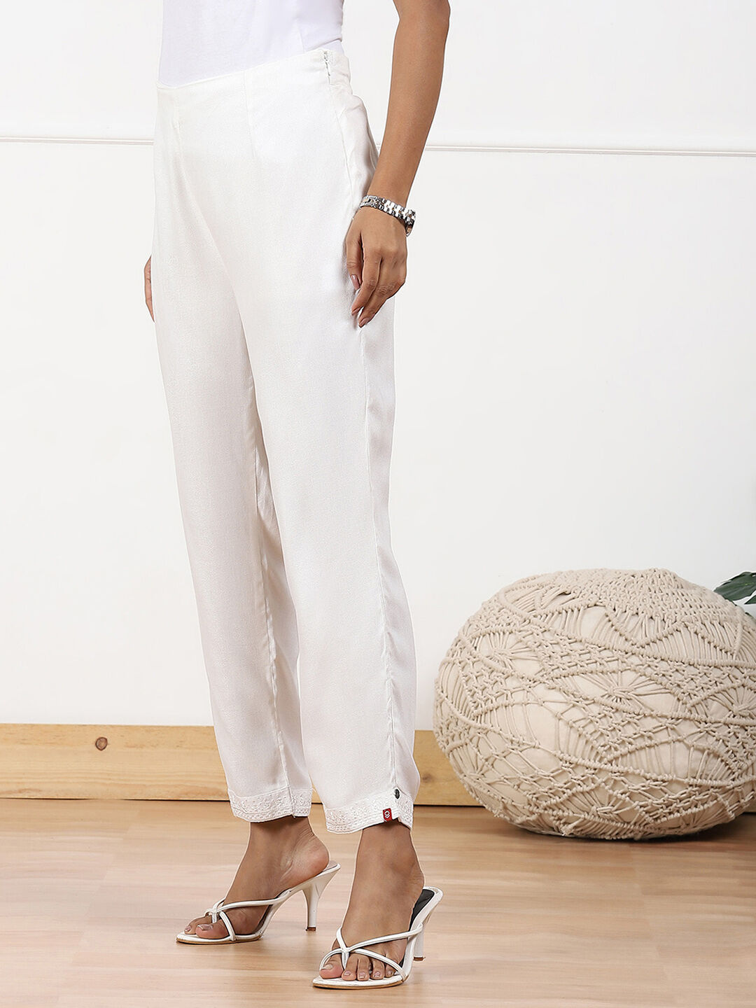 Maroon Viscose Slim Solid Pants image number 2