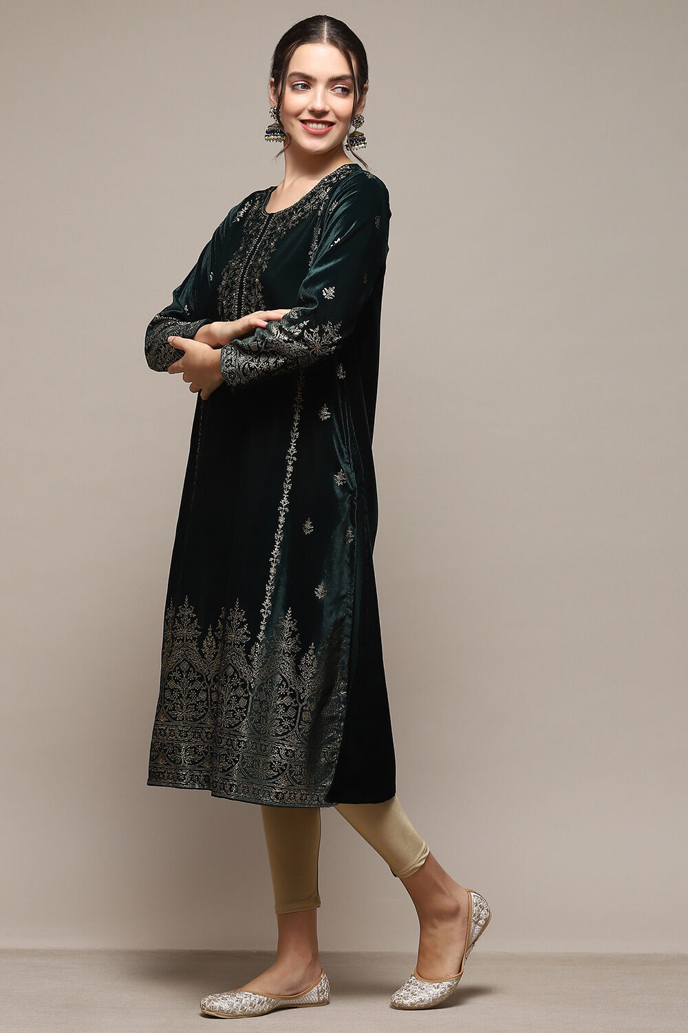 Maroon Poly Velvet Printed Straight Kurta image number 2