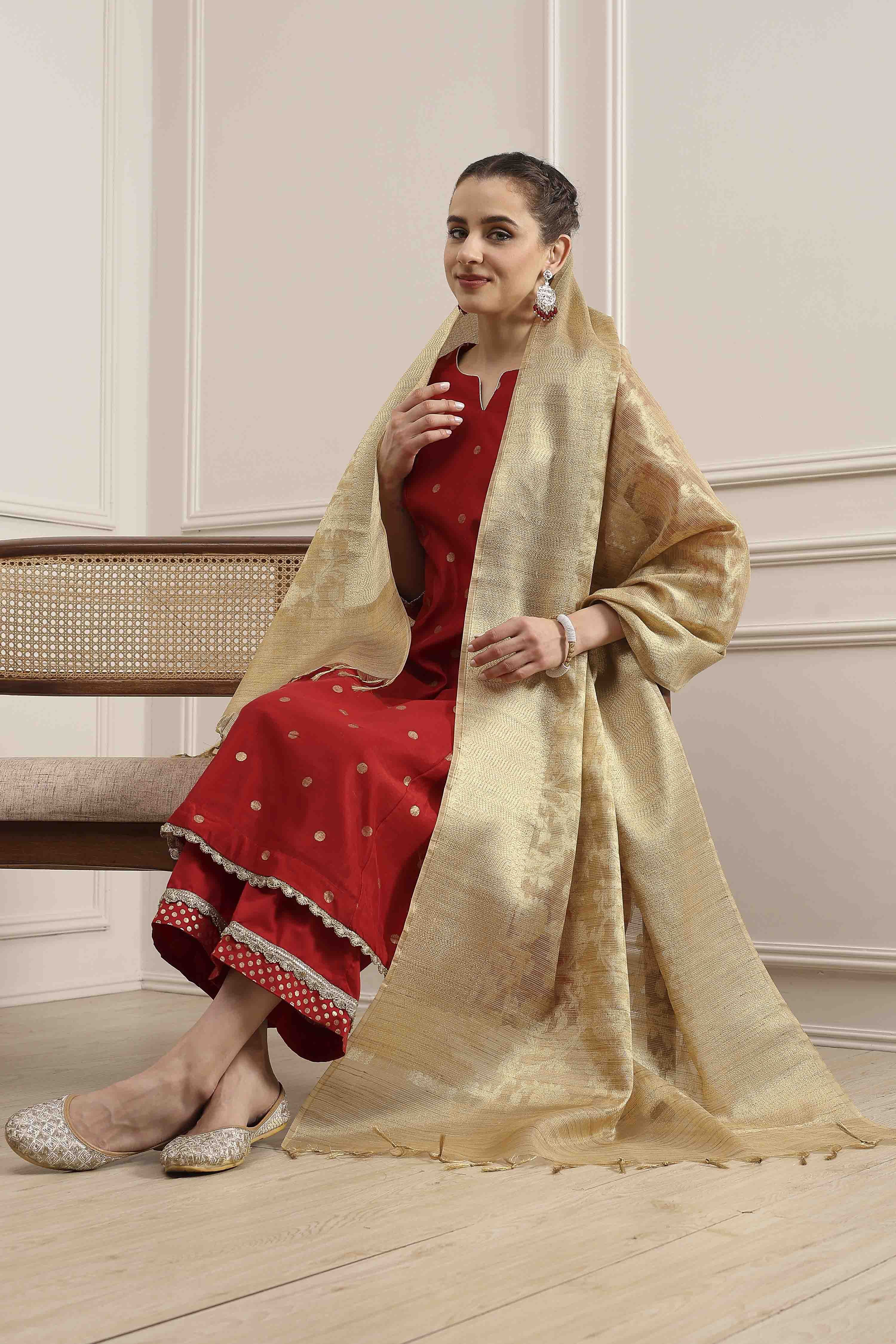 Gold Polyester Yarndyed Dupatta image number 0