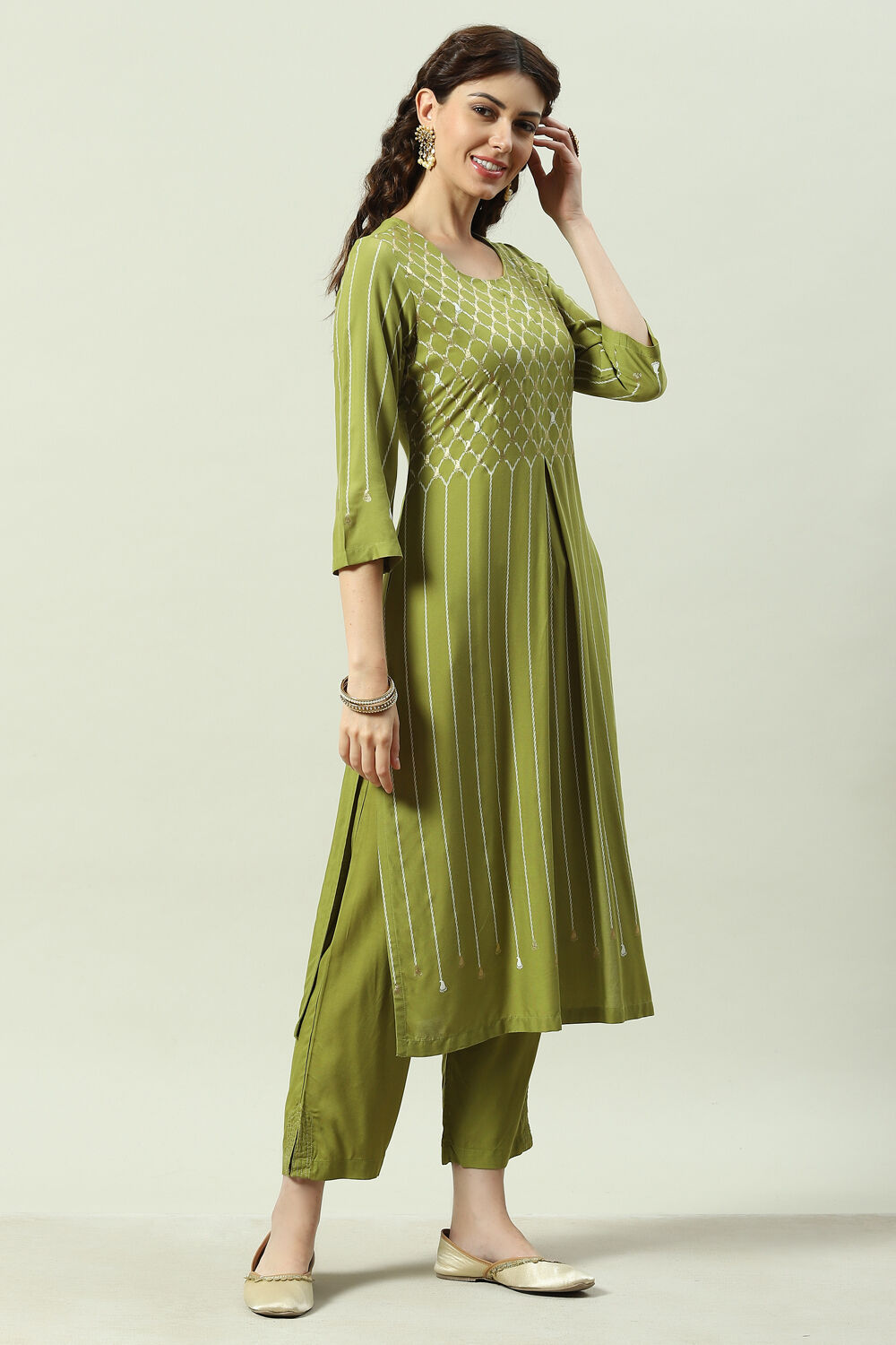 Green Printed Rayon Straight Kurta Regular Pant Suit Set image number 3