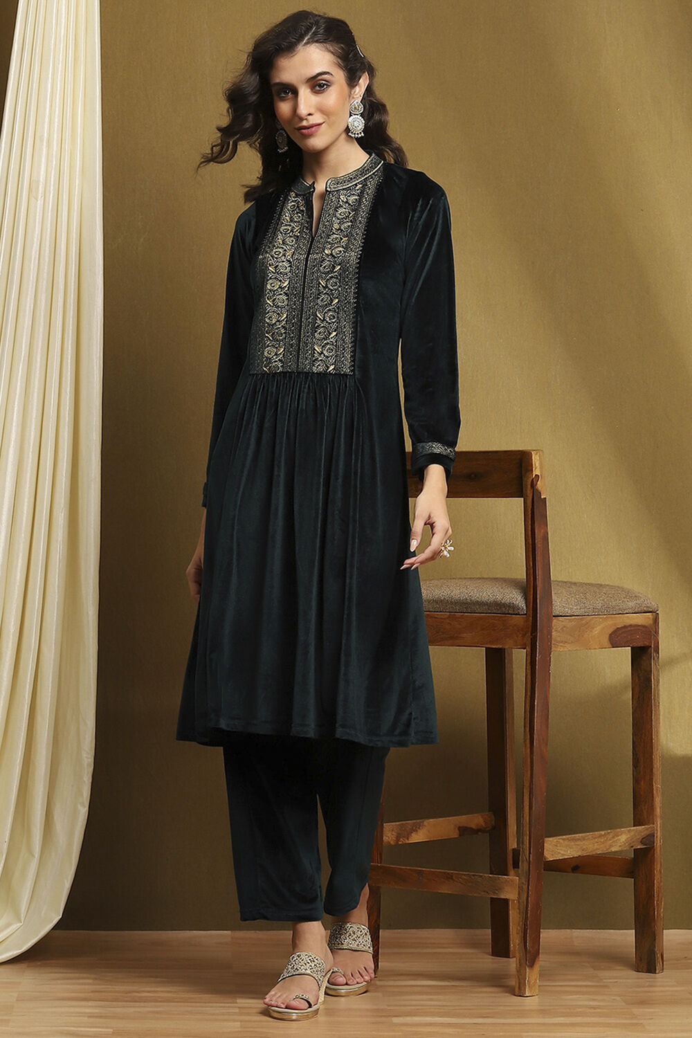 Bottle Green Polyester Straight Suit Set image number 6