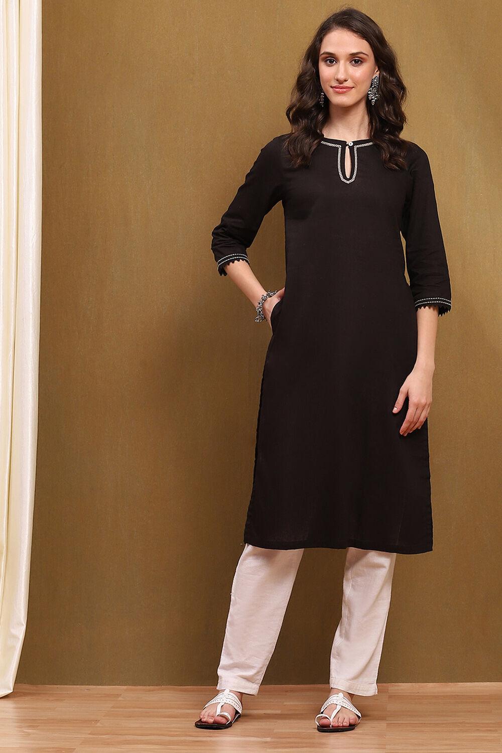 Beige Cotton Blend Solid Straight Kurta image number 5
