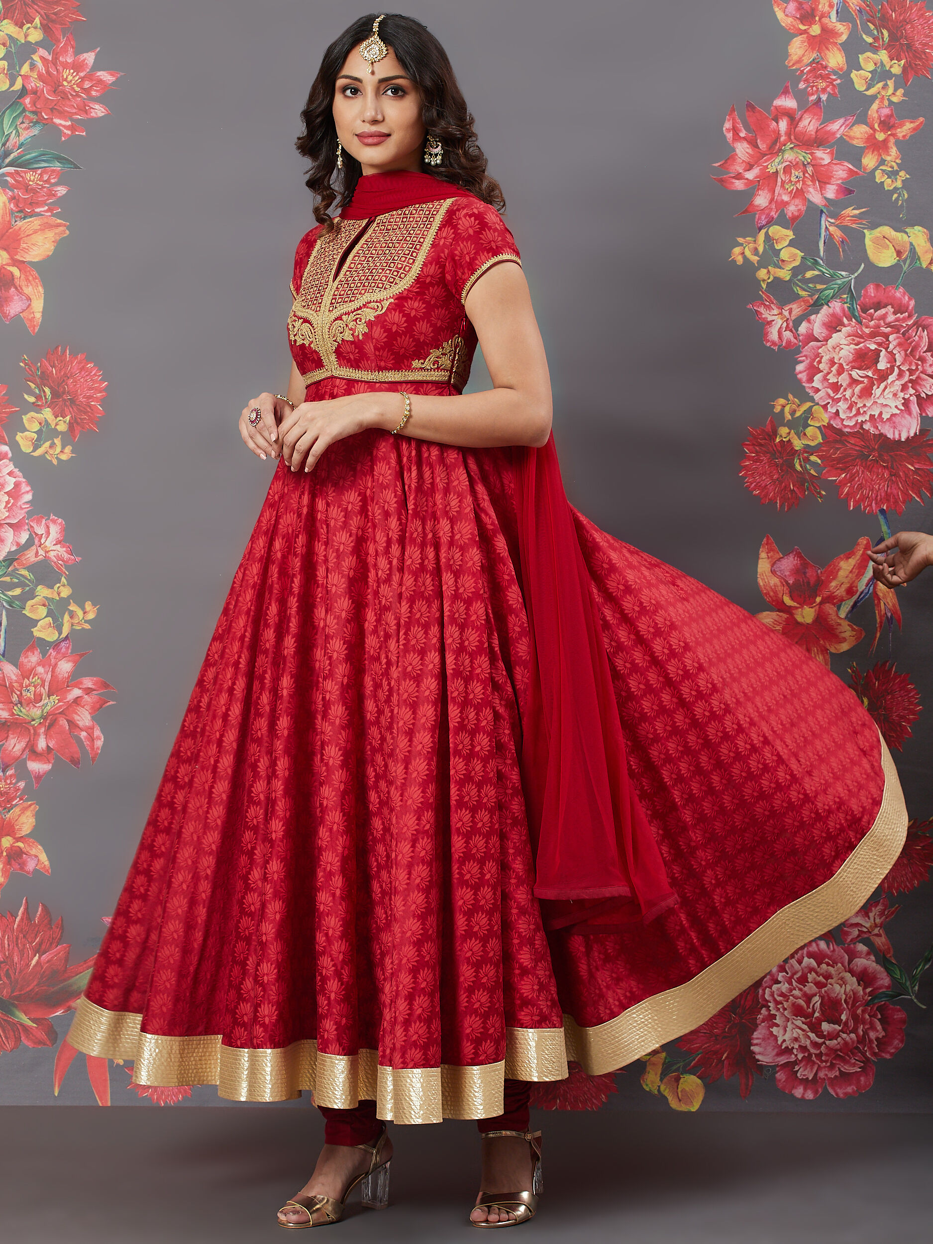 Red Silk Flared Solid Suit Set image number 5