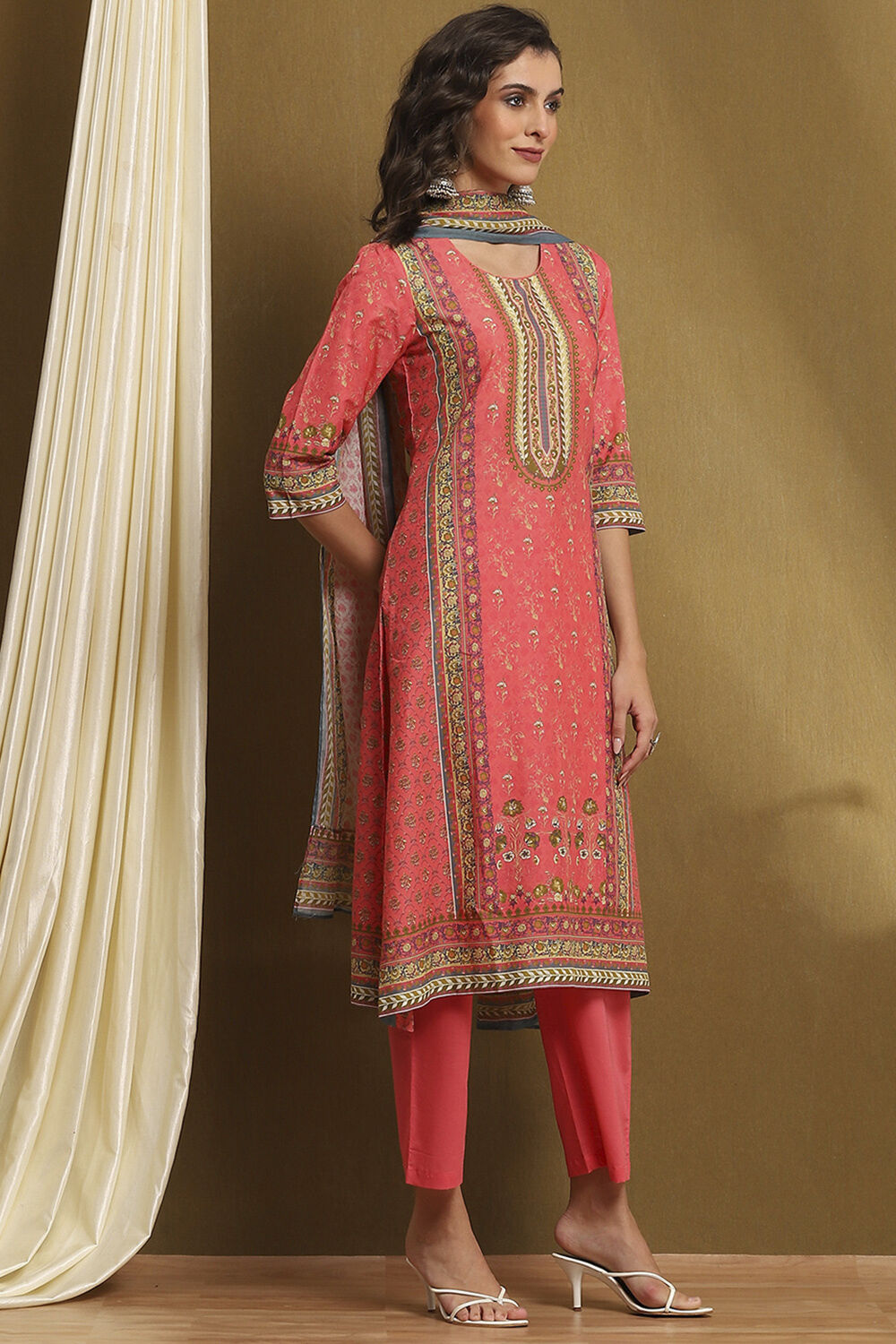 Pink Cotton Floral Printed Straight Suit Set image number 5