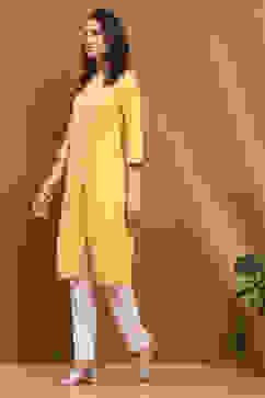 Yellow Cotton Blend Solid Regular Fit Straight Kurta image number 2