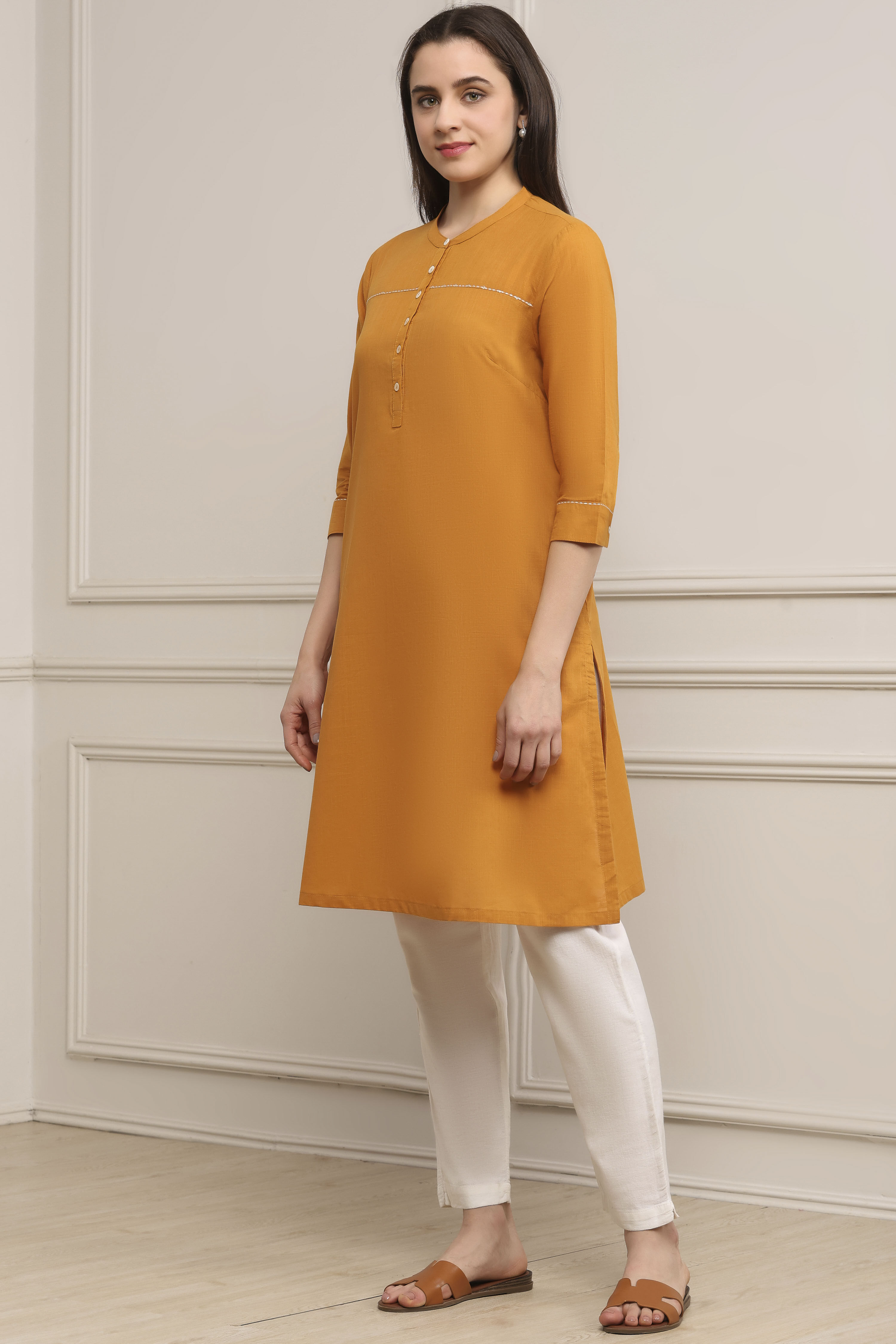 Mustard Yellow Cotton Solid Straight Kurta image number 2