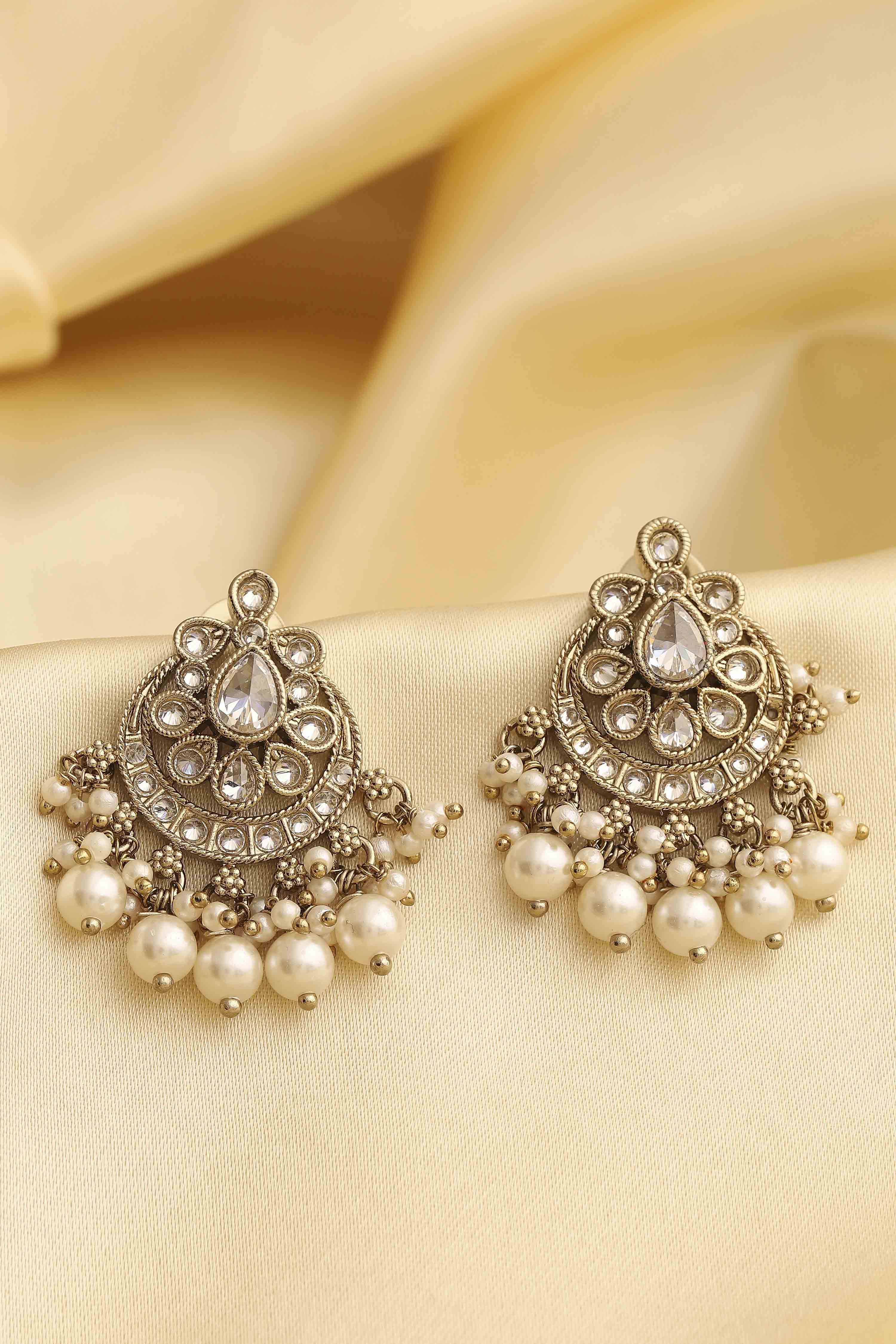 White Pearl Earrings image number 0
