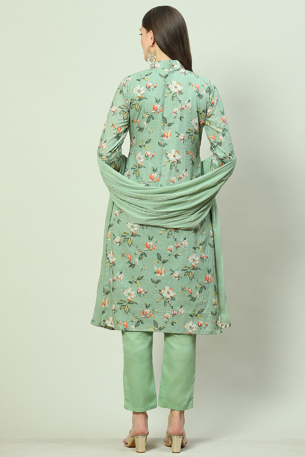 Green Crepe Unstitched Suit Set image number 4