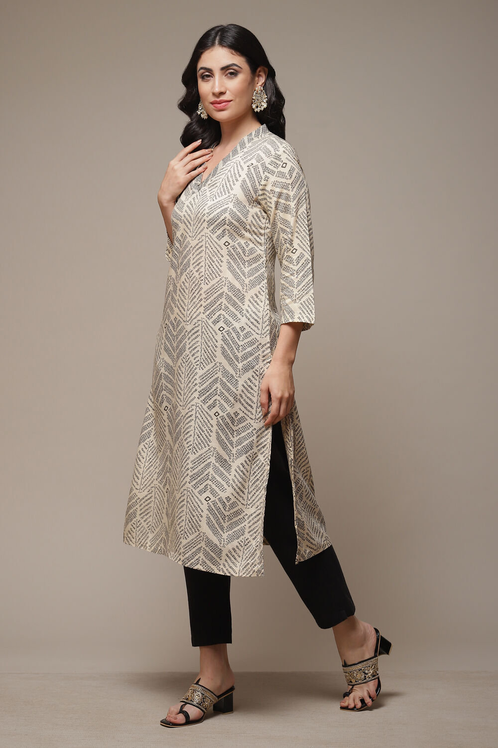 Beige LIVA Straight Printed Kurta image number 3