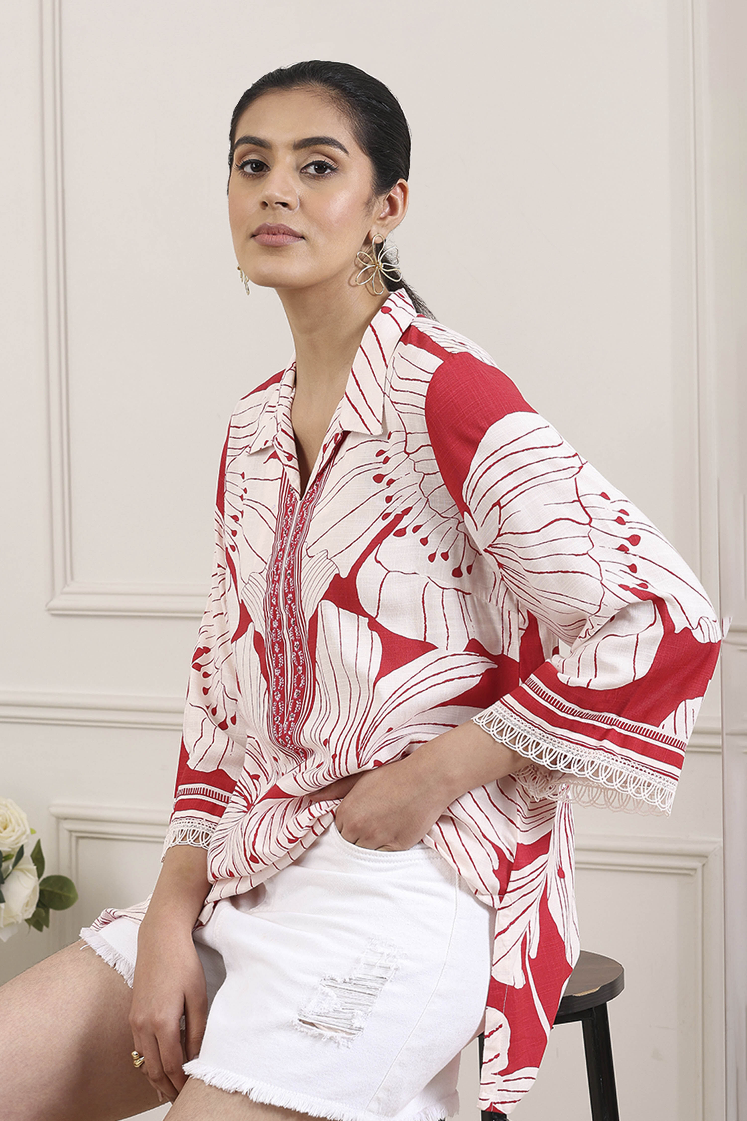 Red & White Floral Printed Straight Kurti image number 0