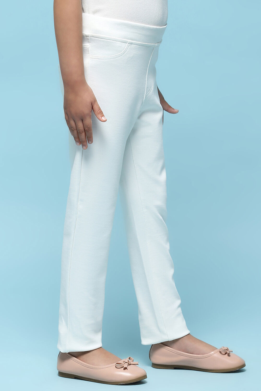 Off-White Cotton Lycra Regular Fit Capri image number 3