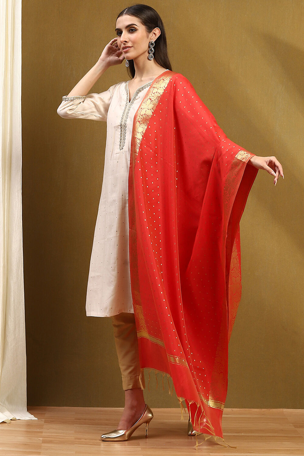 Red Embellished Festive Dupatta image number 2