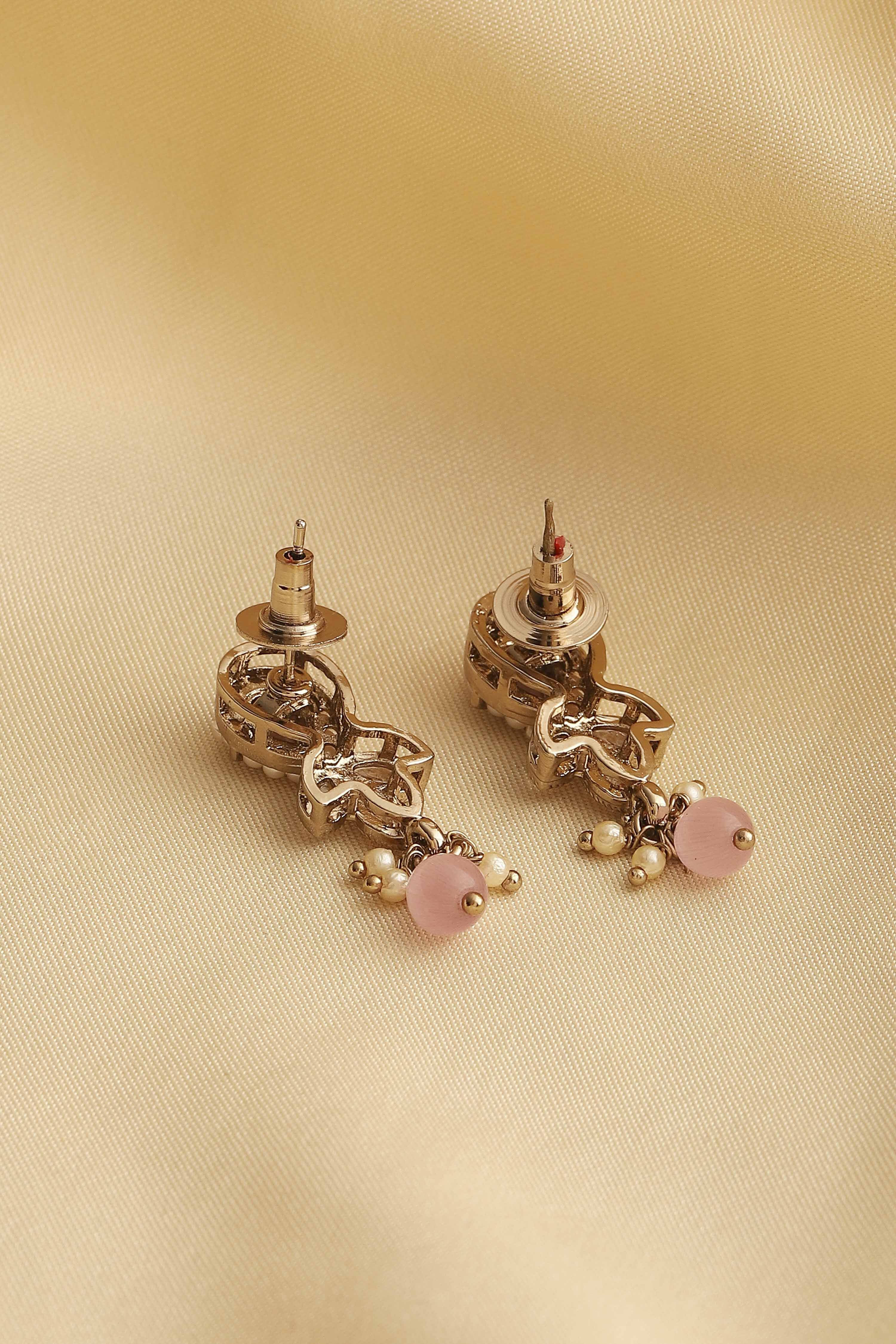 Light Pink Pearl Earrings image number 2