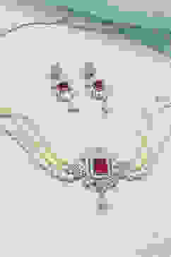 Red Alloy Necklace Set image number 2