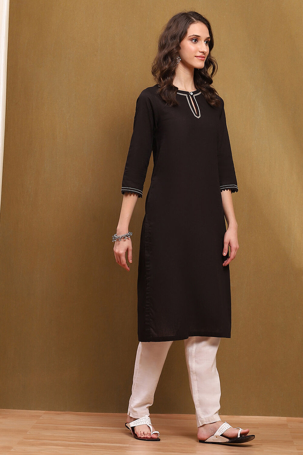 Beige Cotton Blend Solid Straight Kurta image number 4