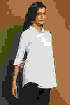 White Cotton Blend Solid Straight Shirt Style Kurti image number 4