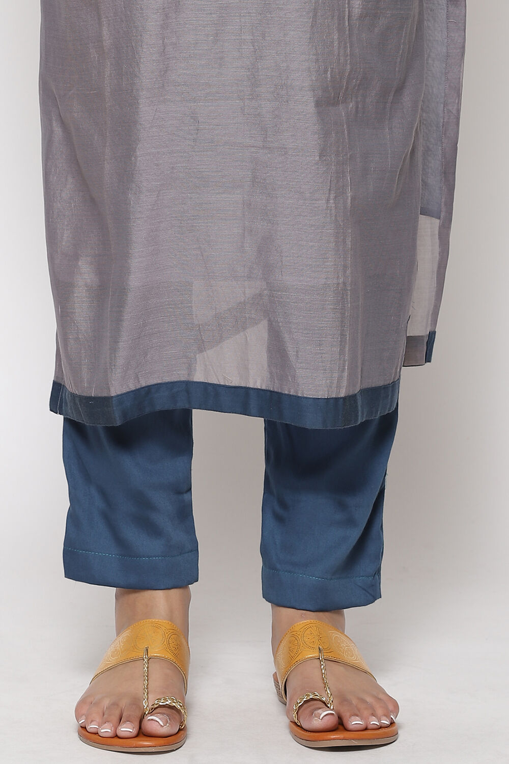 Blue Silk Unstitched Suit Set image number 4