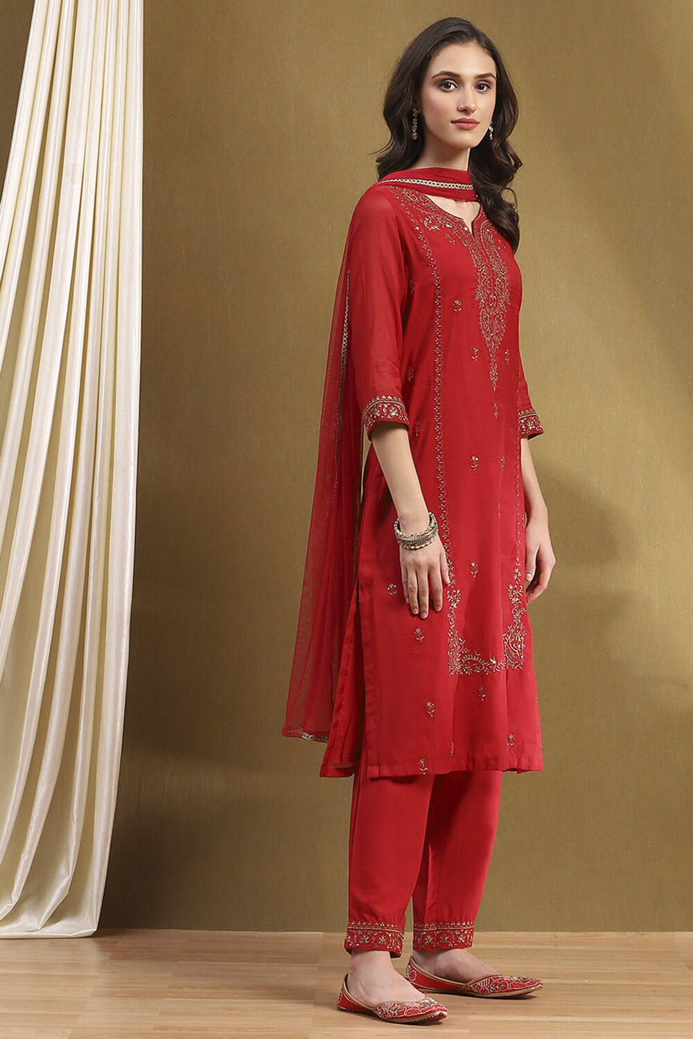 Red Embroidered Festive Straight Suit Set image number 5
