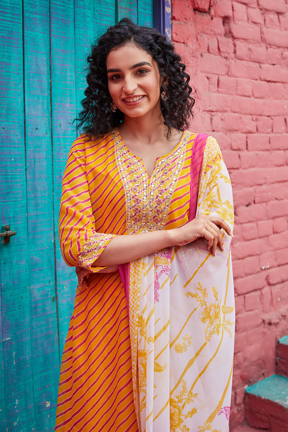 Yellow Viscose Straight Suit set image number 4