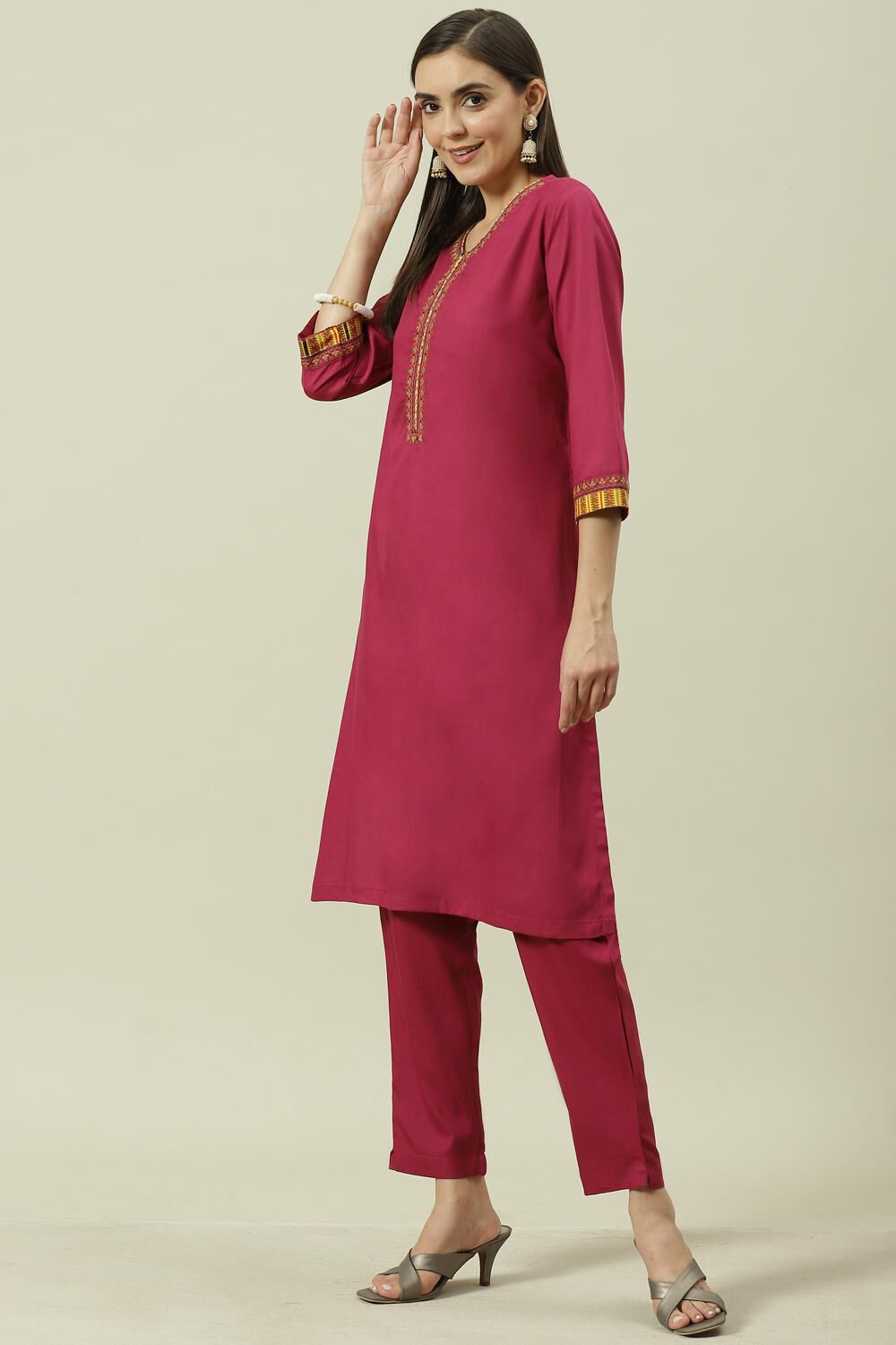 Wine Solid LIVA Straight Kurta Regular Pant Suit Set image number 3