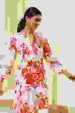 Red and Off-White Floral Printed Straight Kurta image number 6