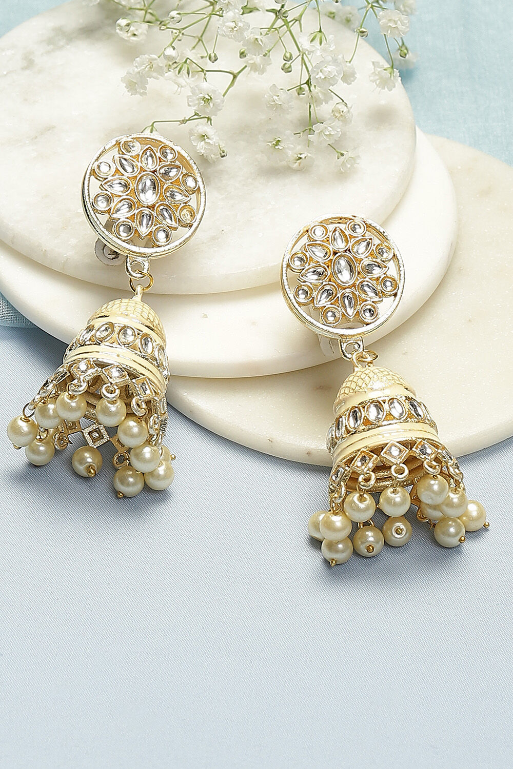 Cream Earrings image number 0