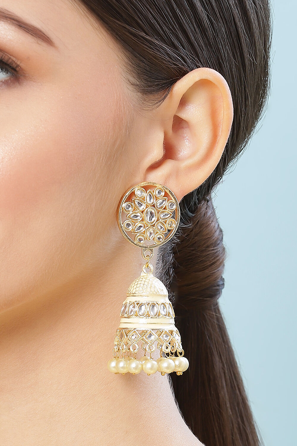 Cream Earrings image number 1
