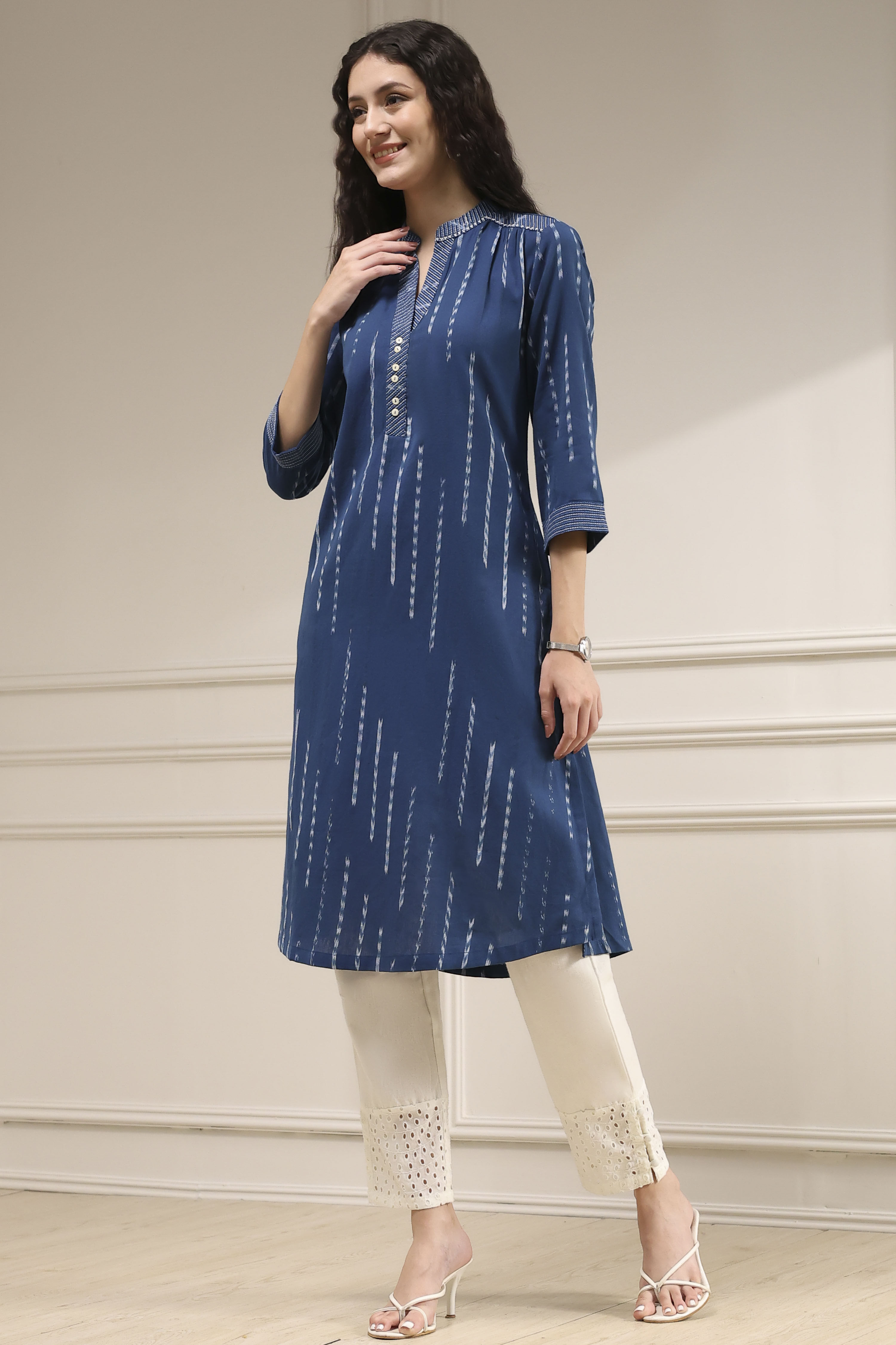 Blue Cotton Ikat Straight Kurta image number 2