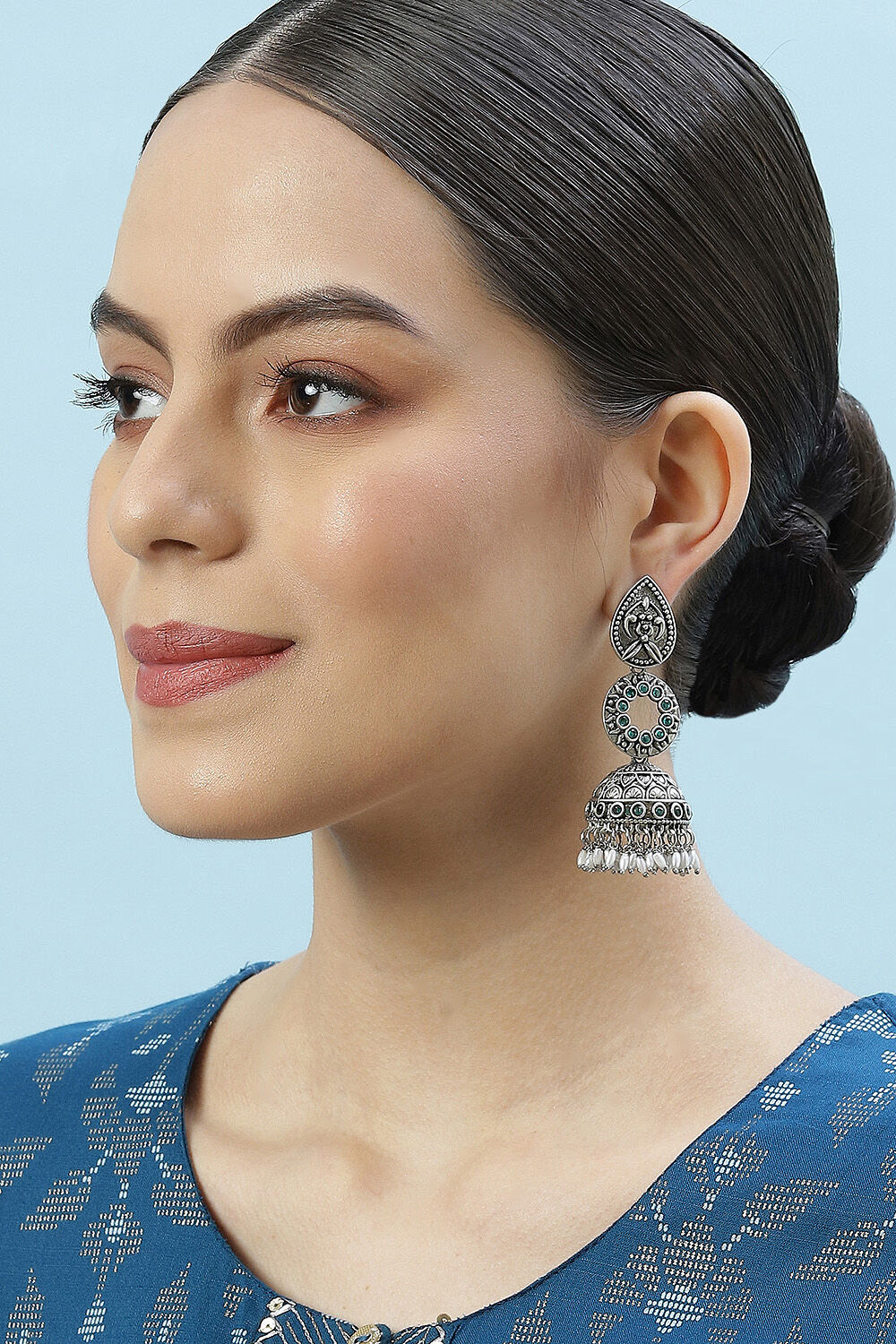 Oxidised Green Alloy Earrings image number 3