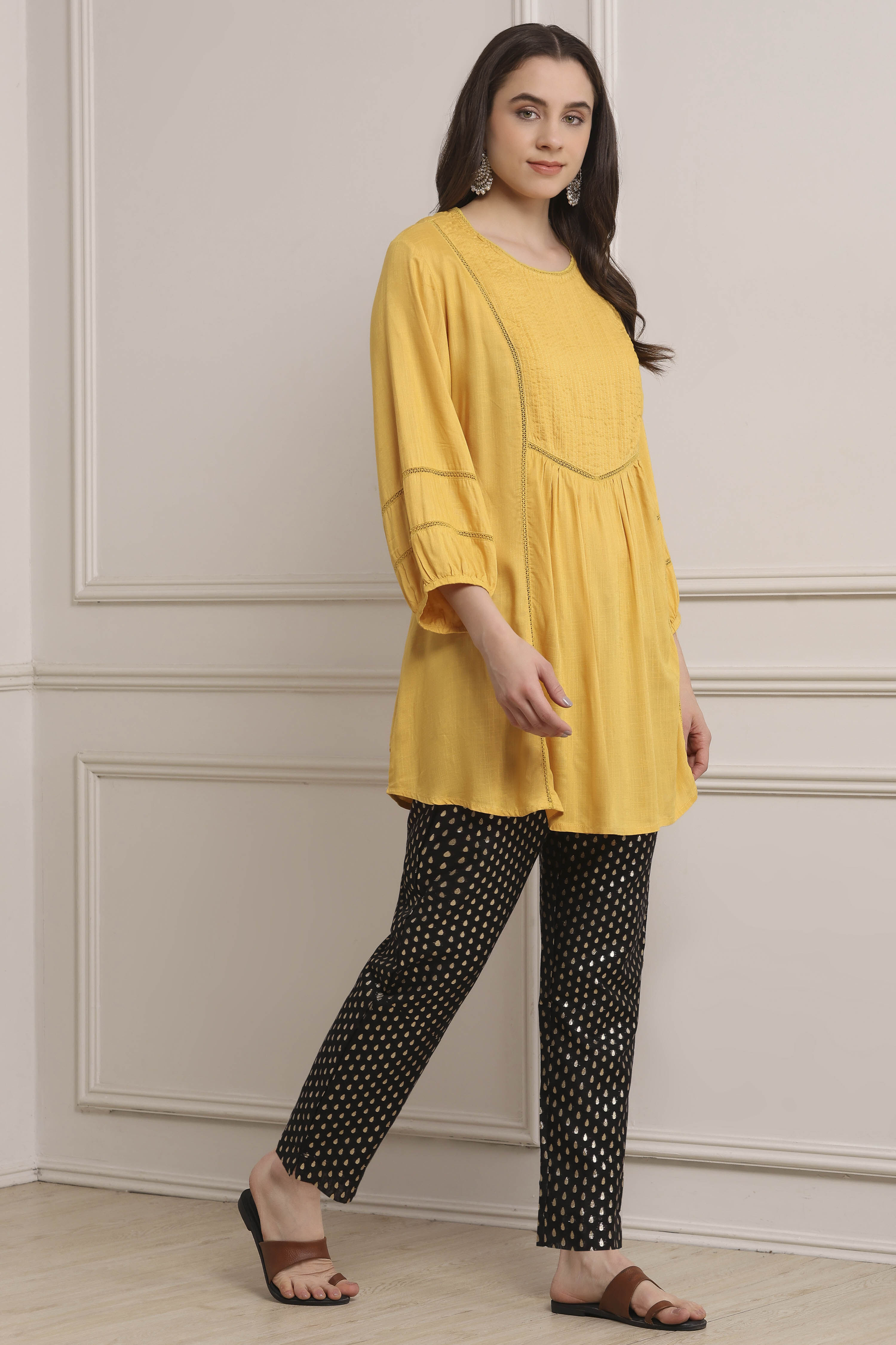 Yellow Viscose Rayon Straight Kurta Pants Set image number 5