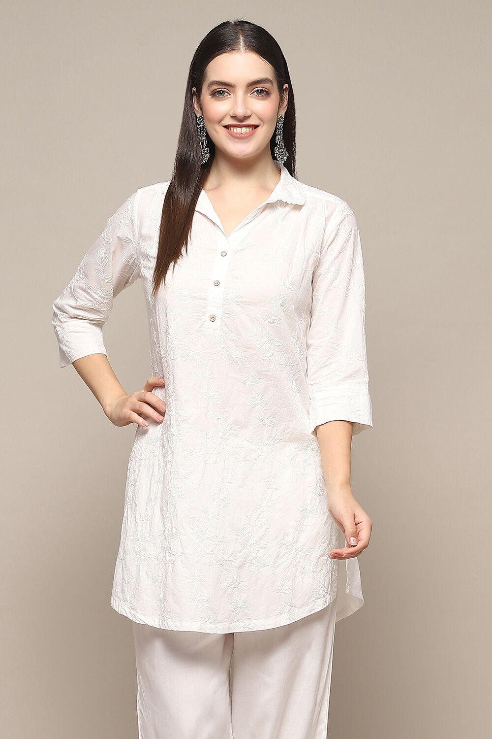 White Cotton Embroidered Straight Short Kurta image number 5