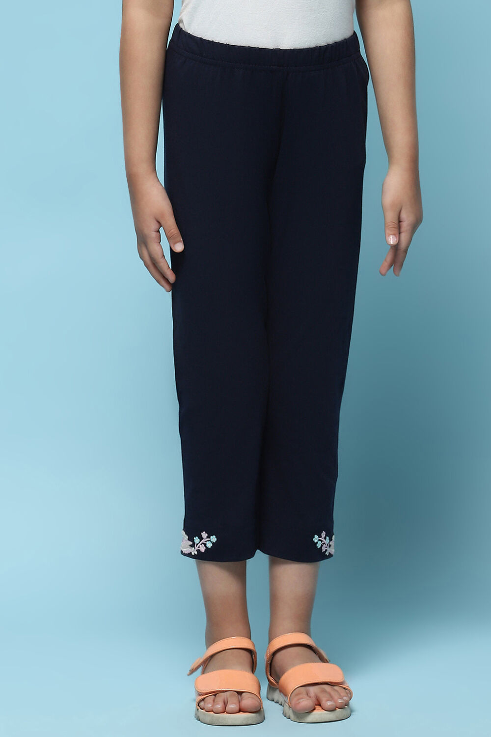 Navy Blue Cotton Lycra Regular Fit Capri image number 4