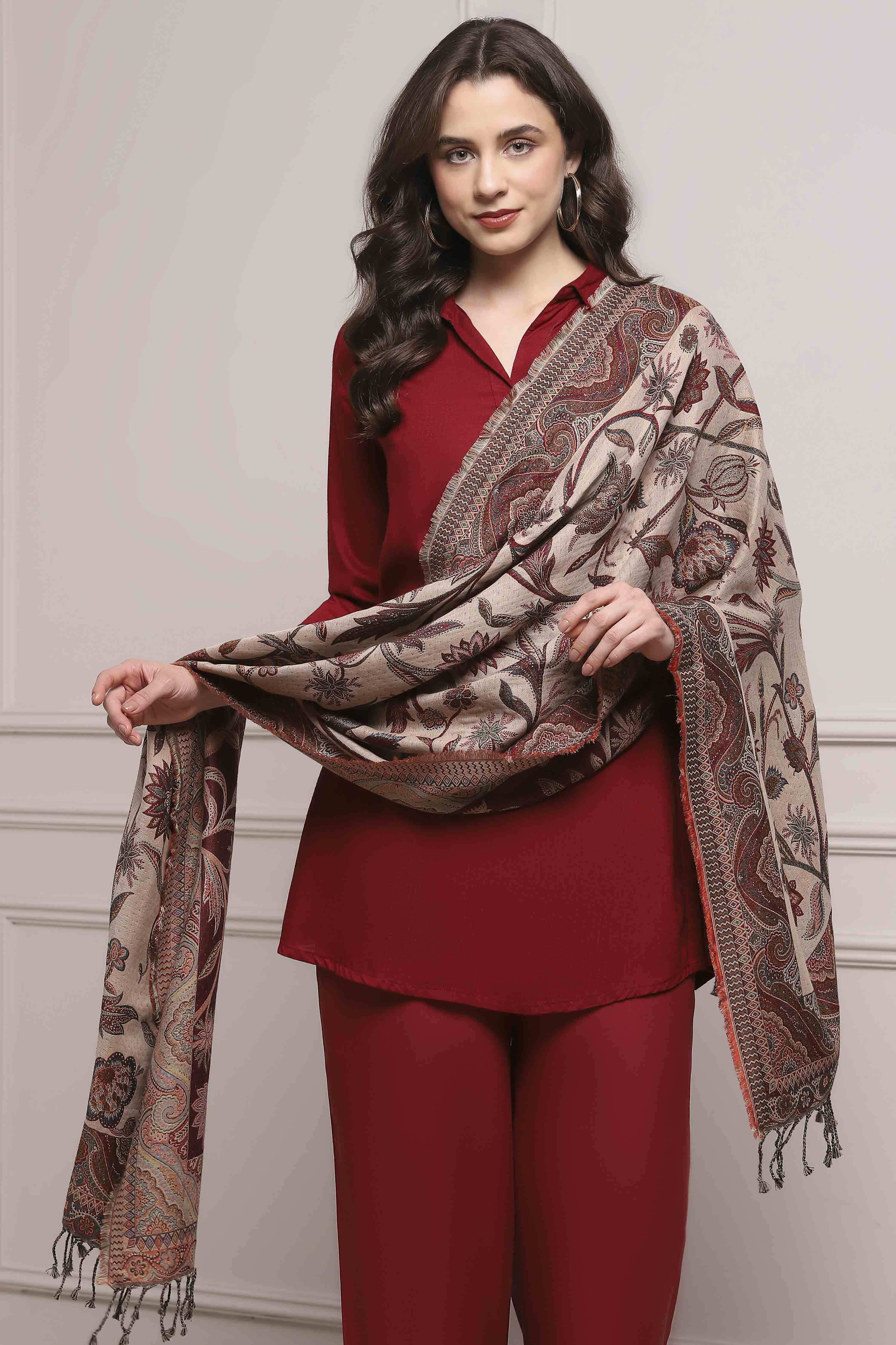 Black Yarn-Dyed Printed Winter Stole image number 2